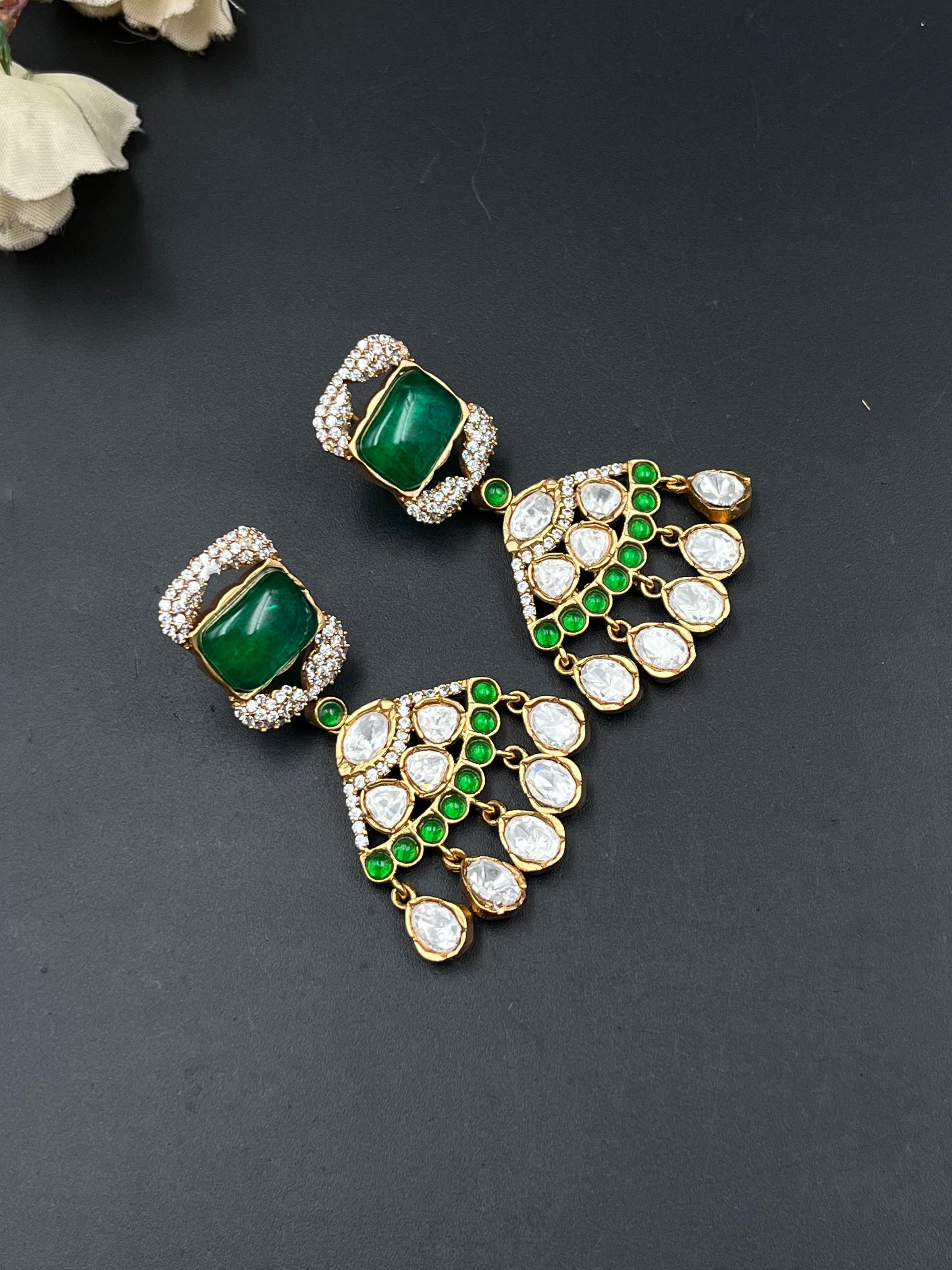 NIRA EARRING