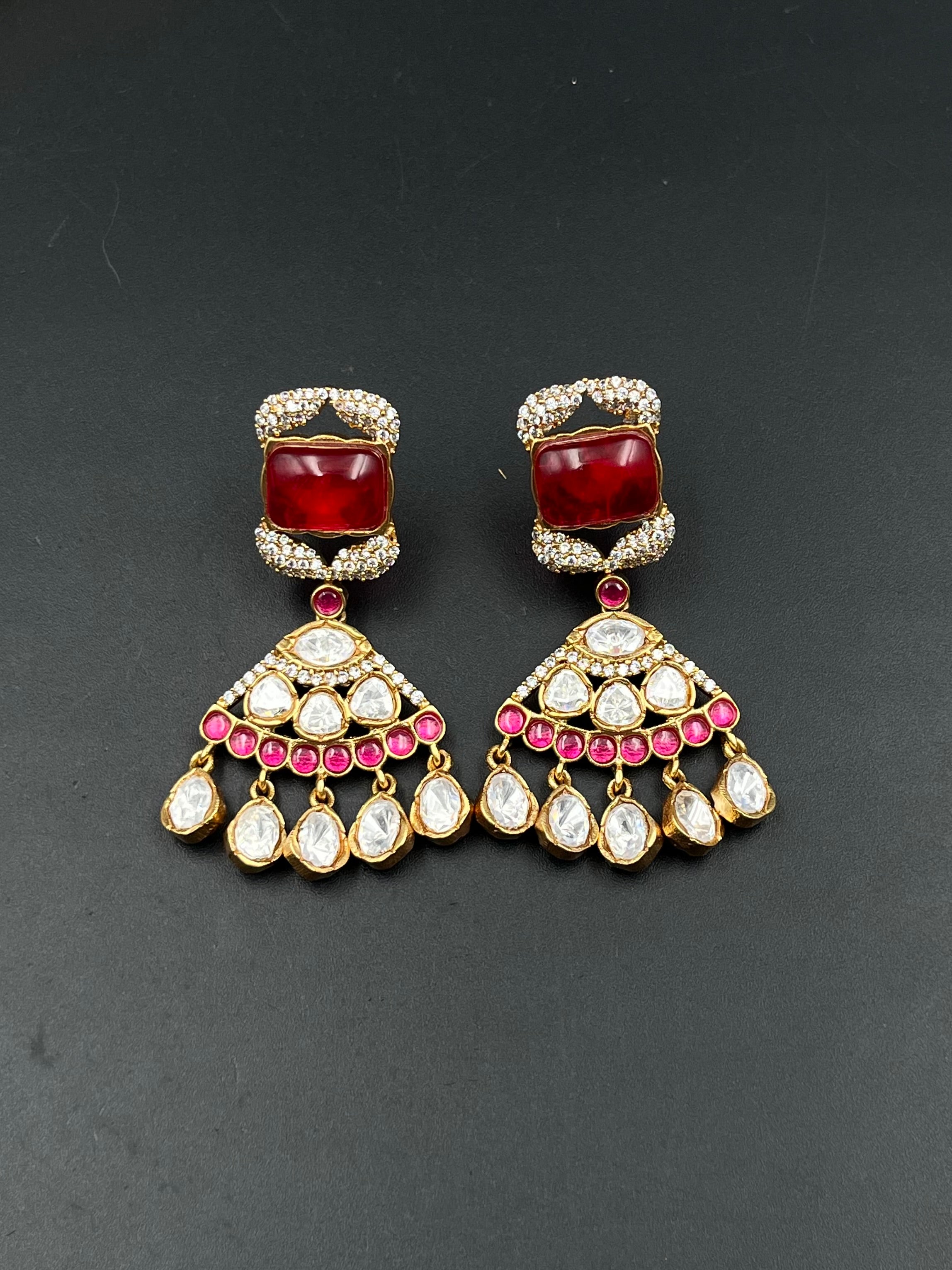 NIRA EARRING