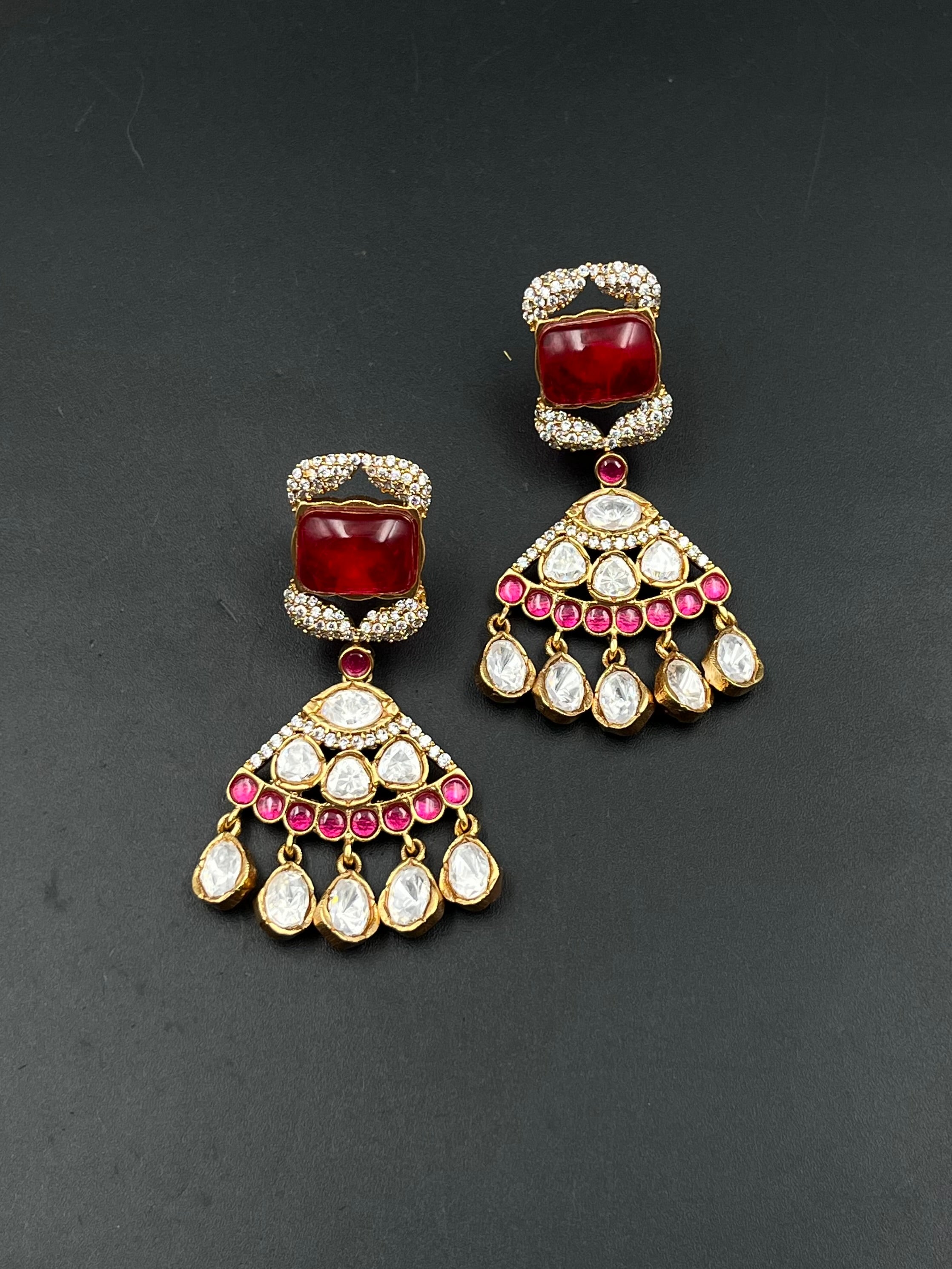 NIRA EARRING