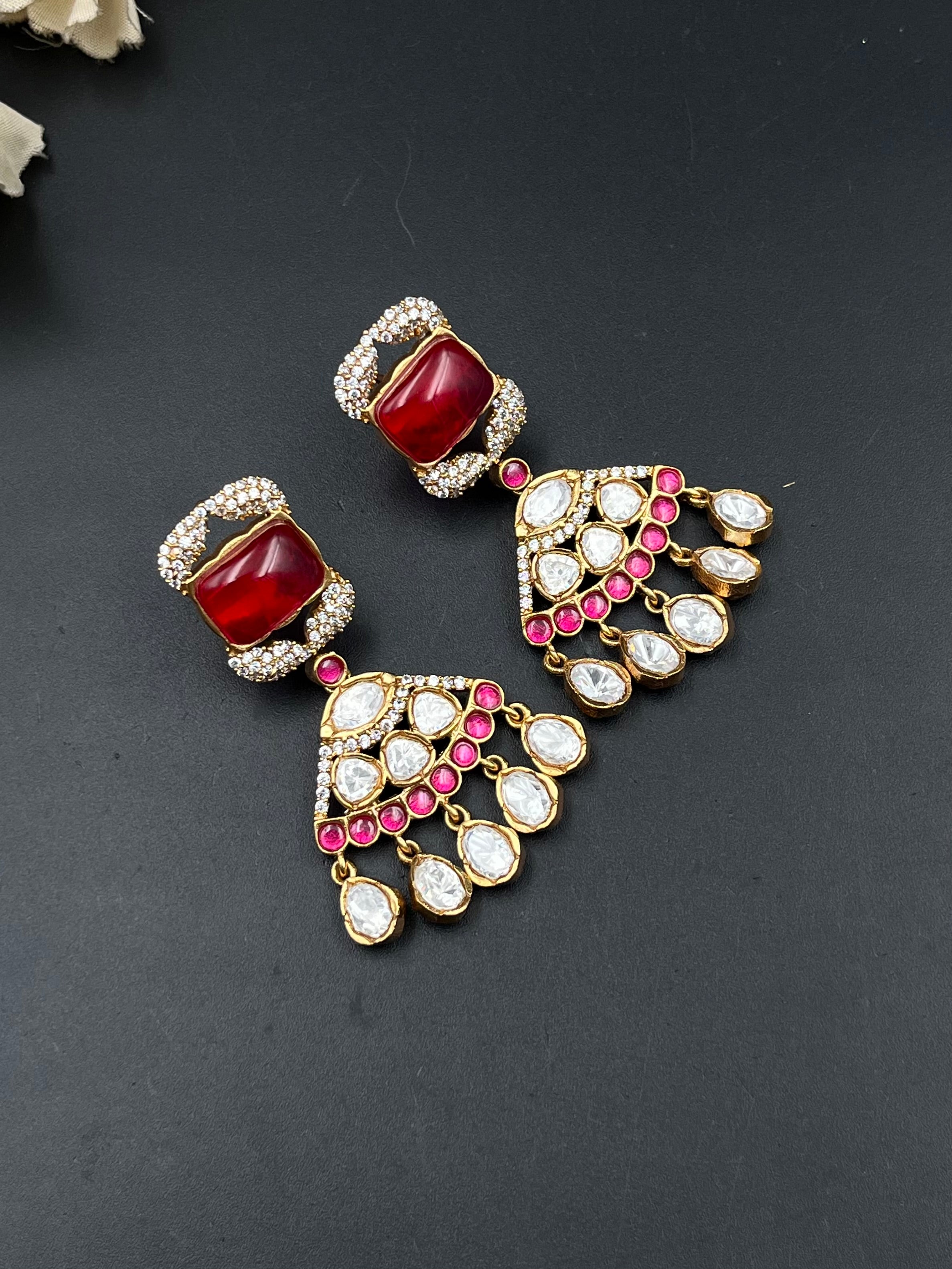 NIRA EARRING