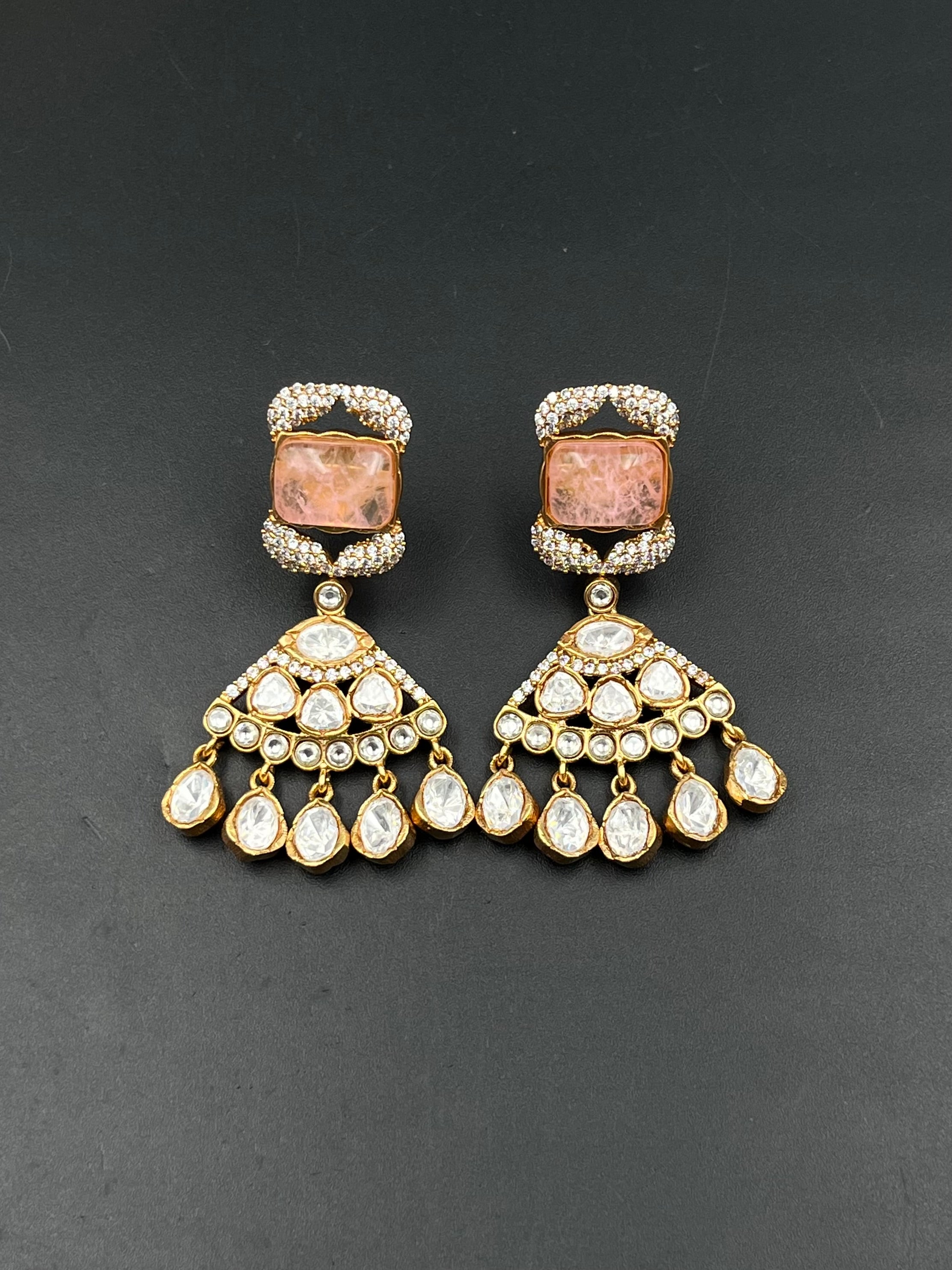NIRA EARRING