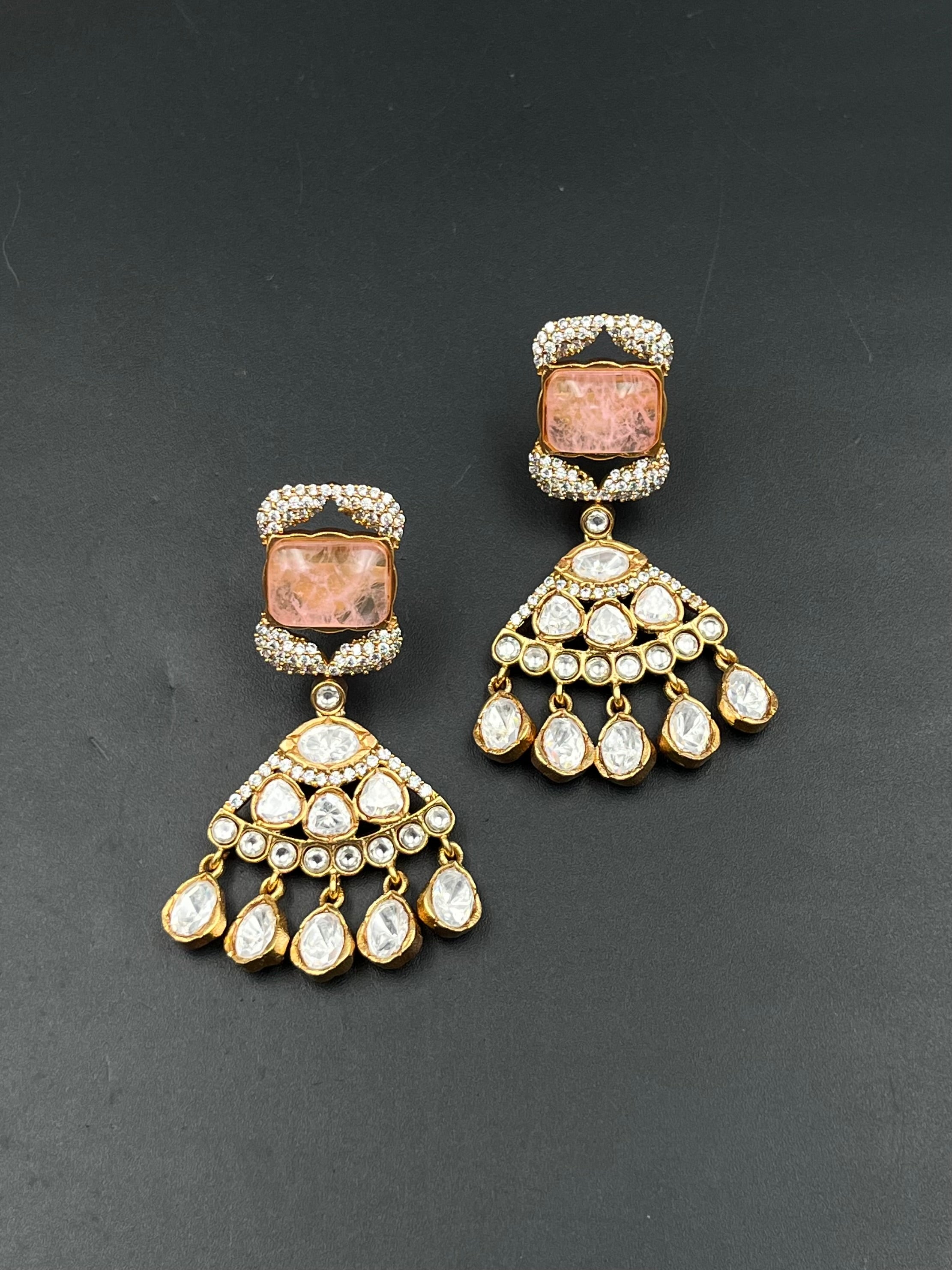 NIRA EARRING