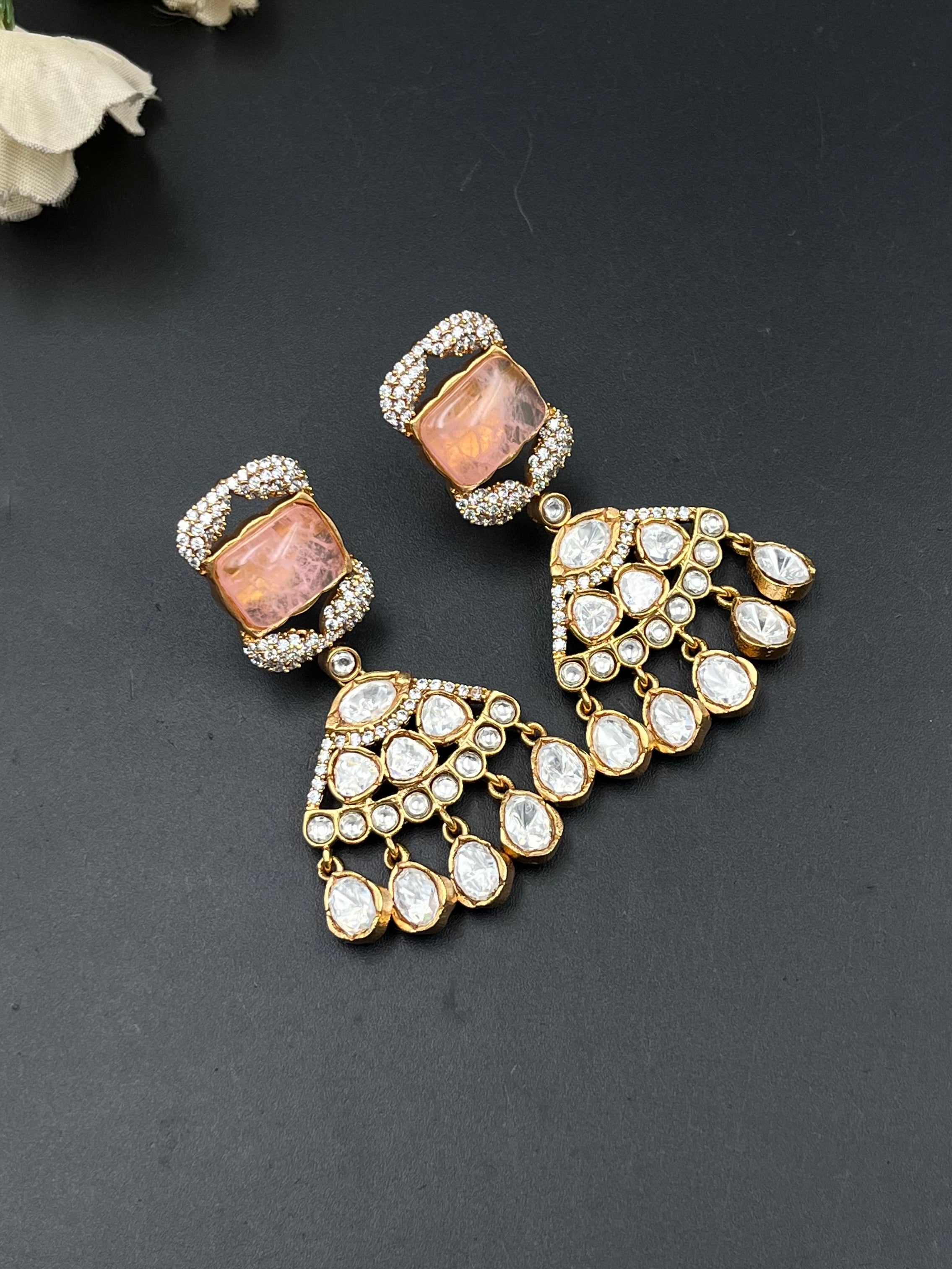 NIRA EARRING