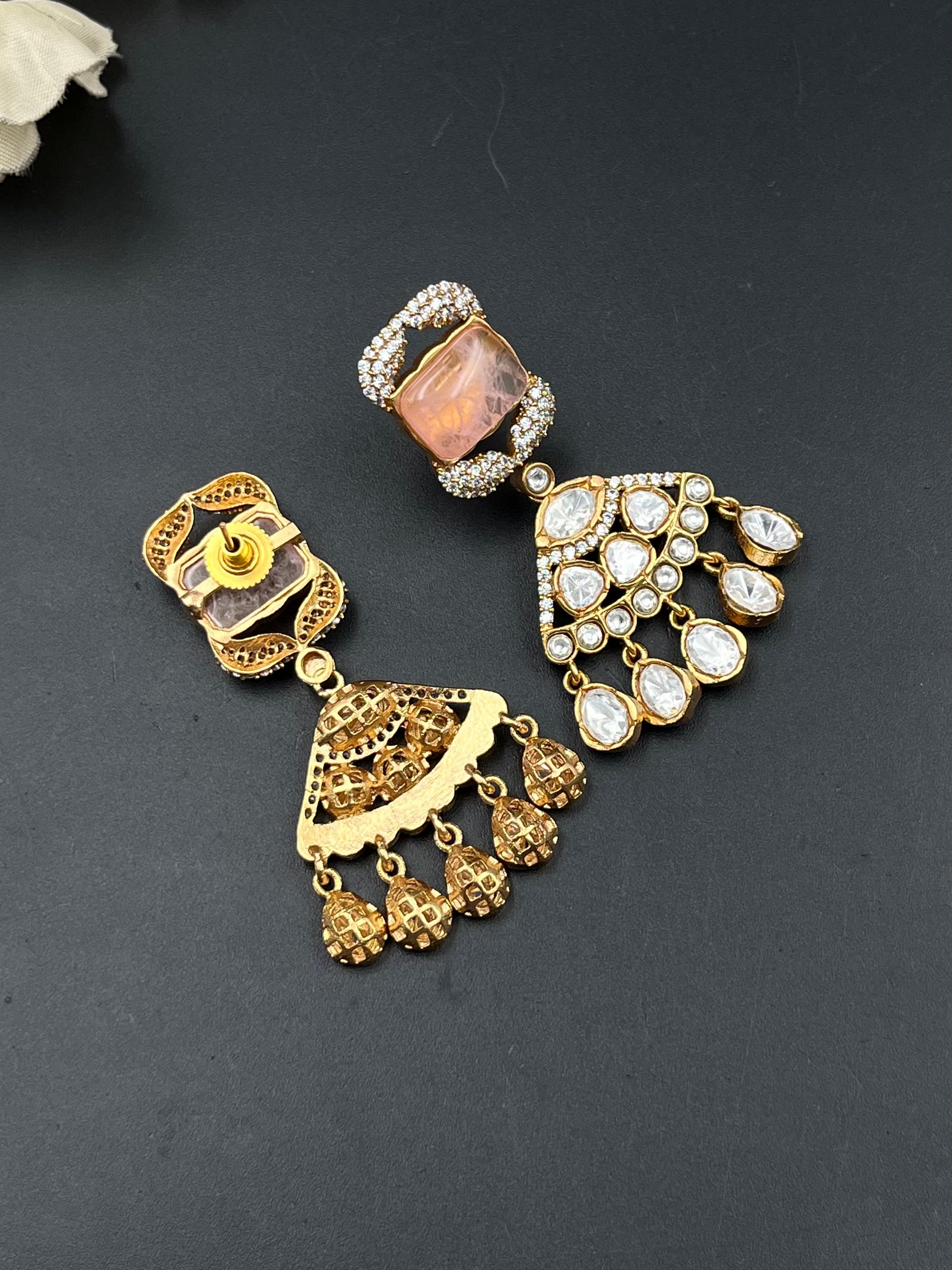 NIRA EARRING