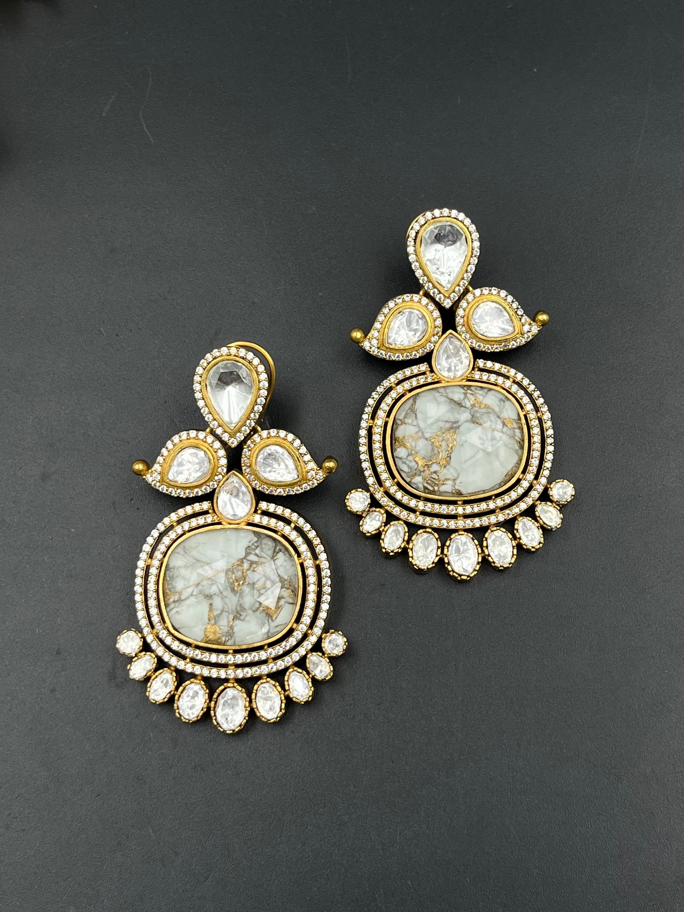 GRAVI EARRING