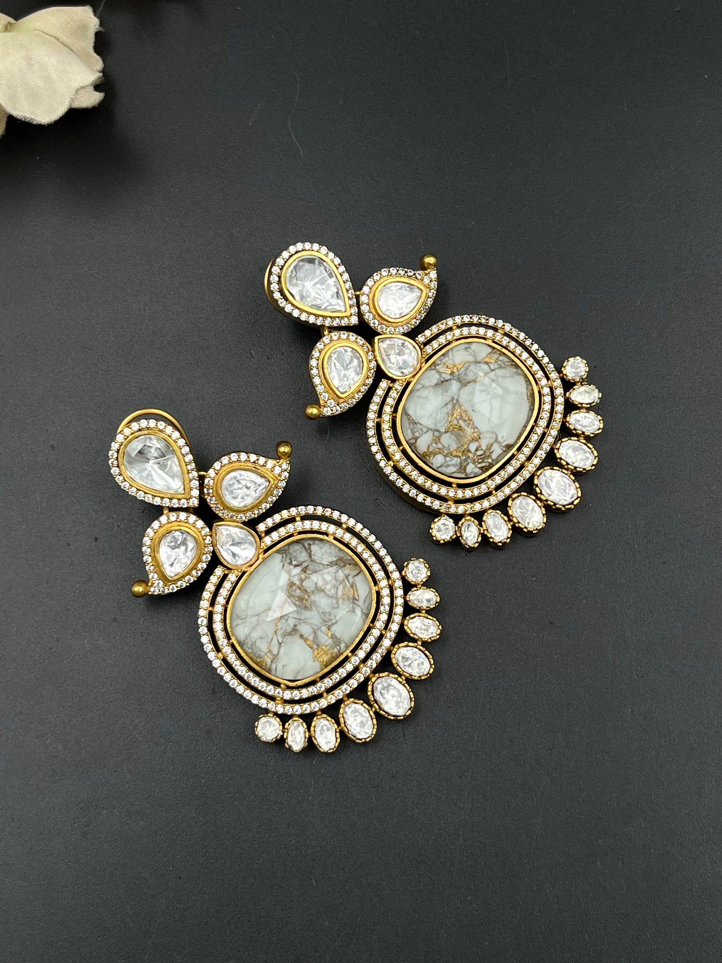 GRAVI EARRING