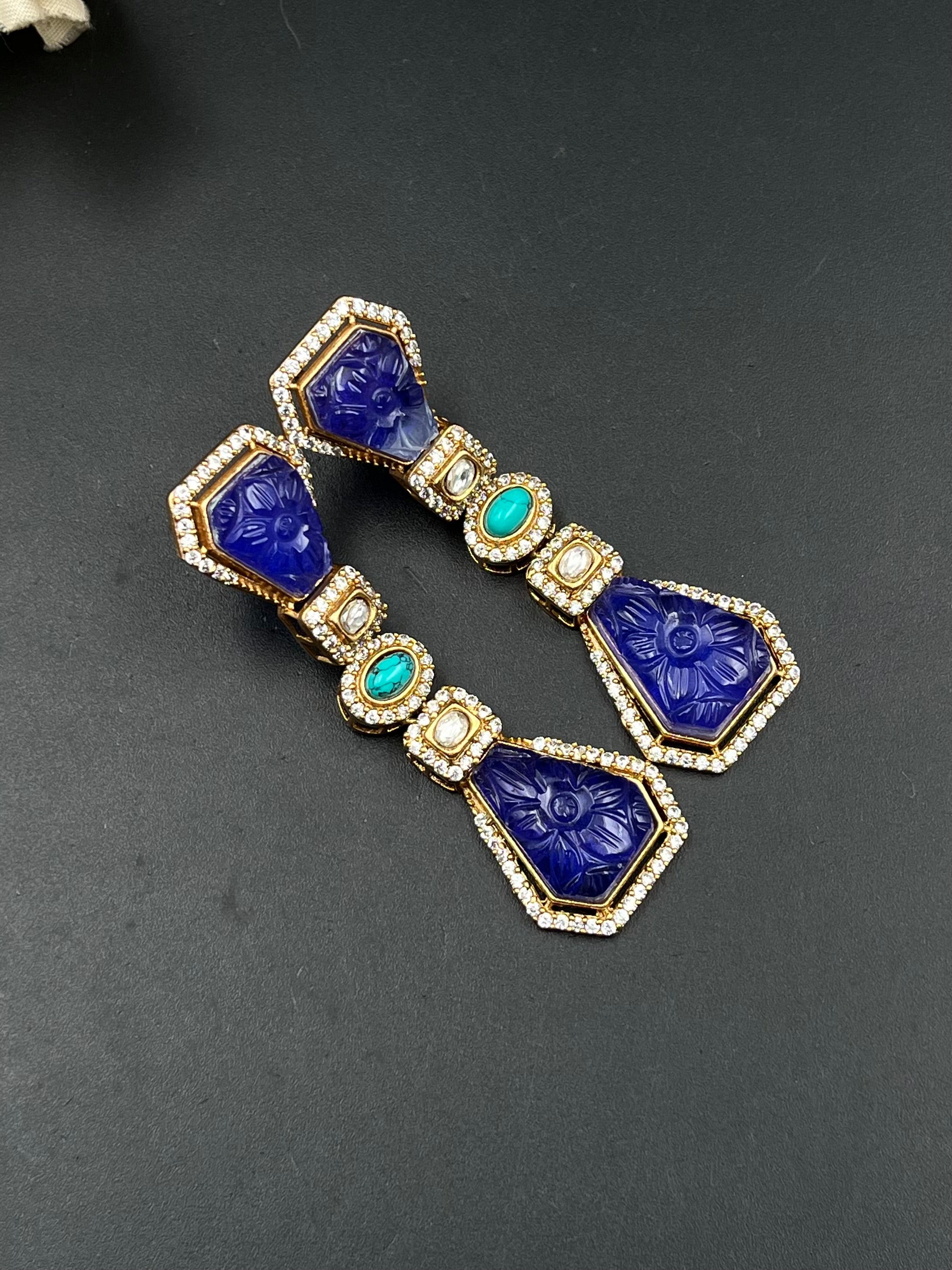 LIKA EARRING