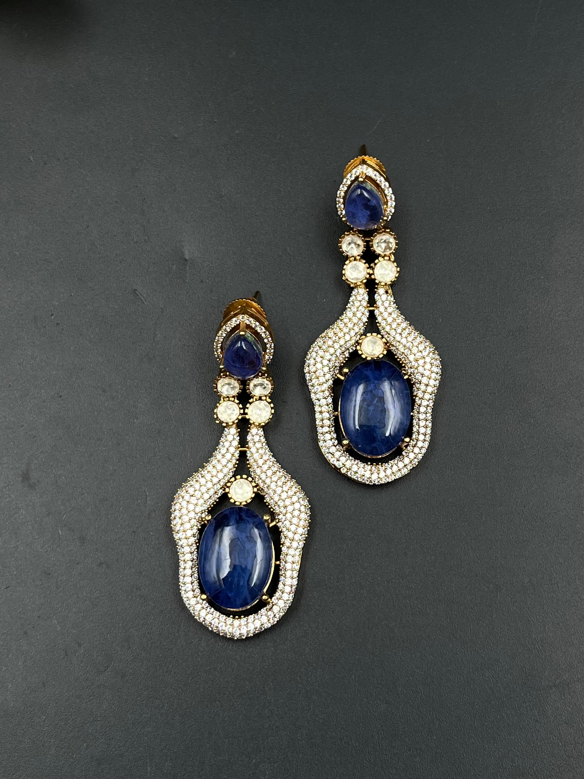 BIYU EARRING