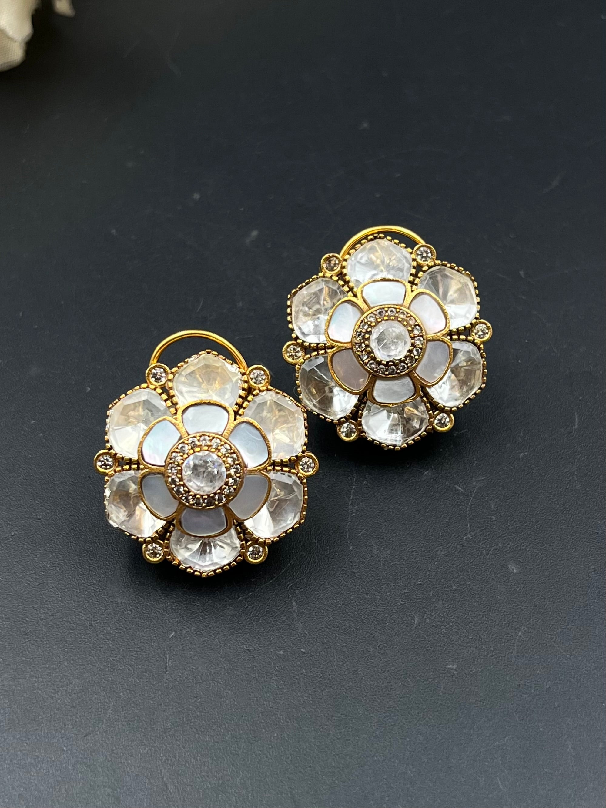 JIKA EARRING