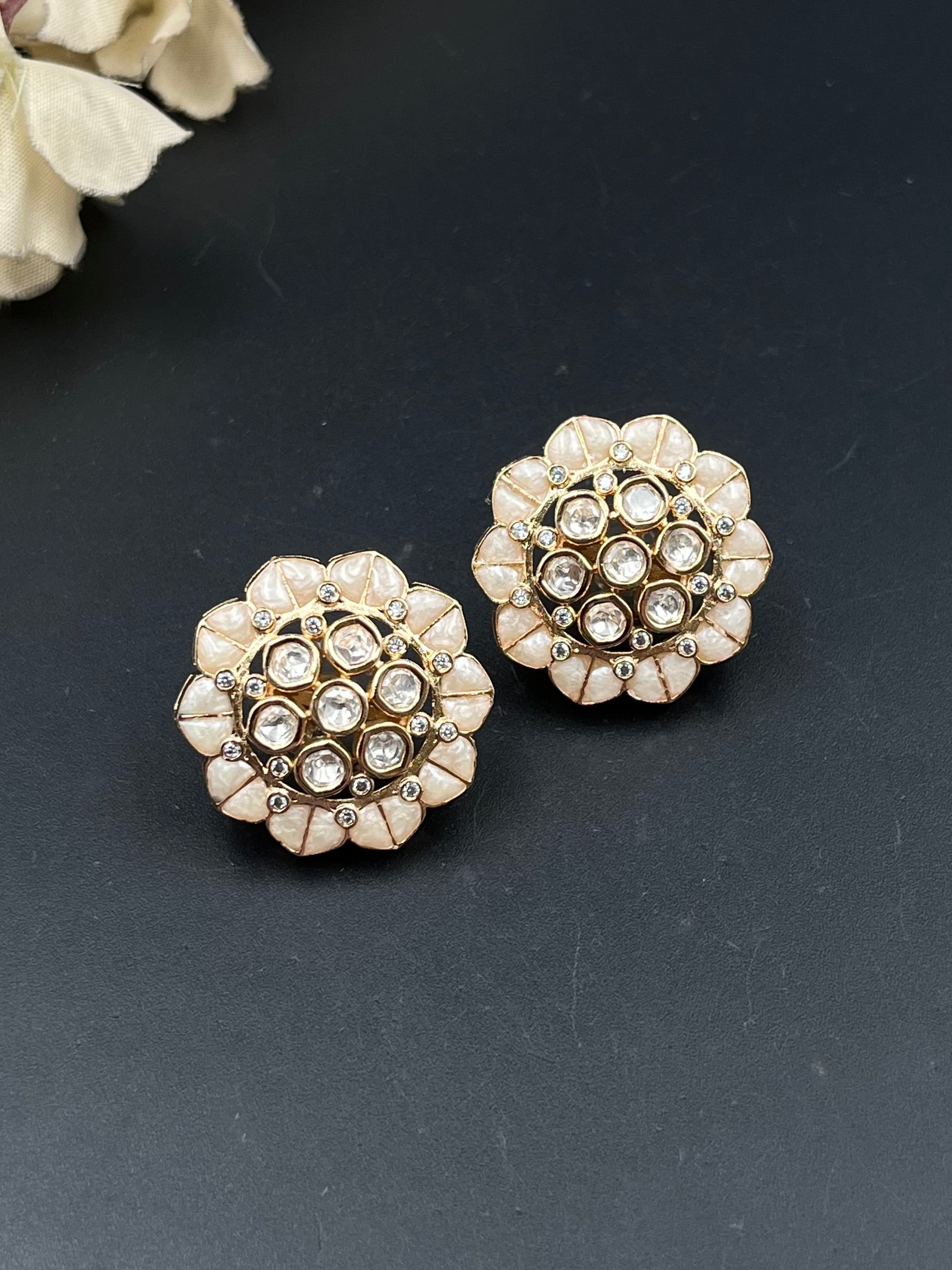 LOYI EARRING