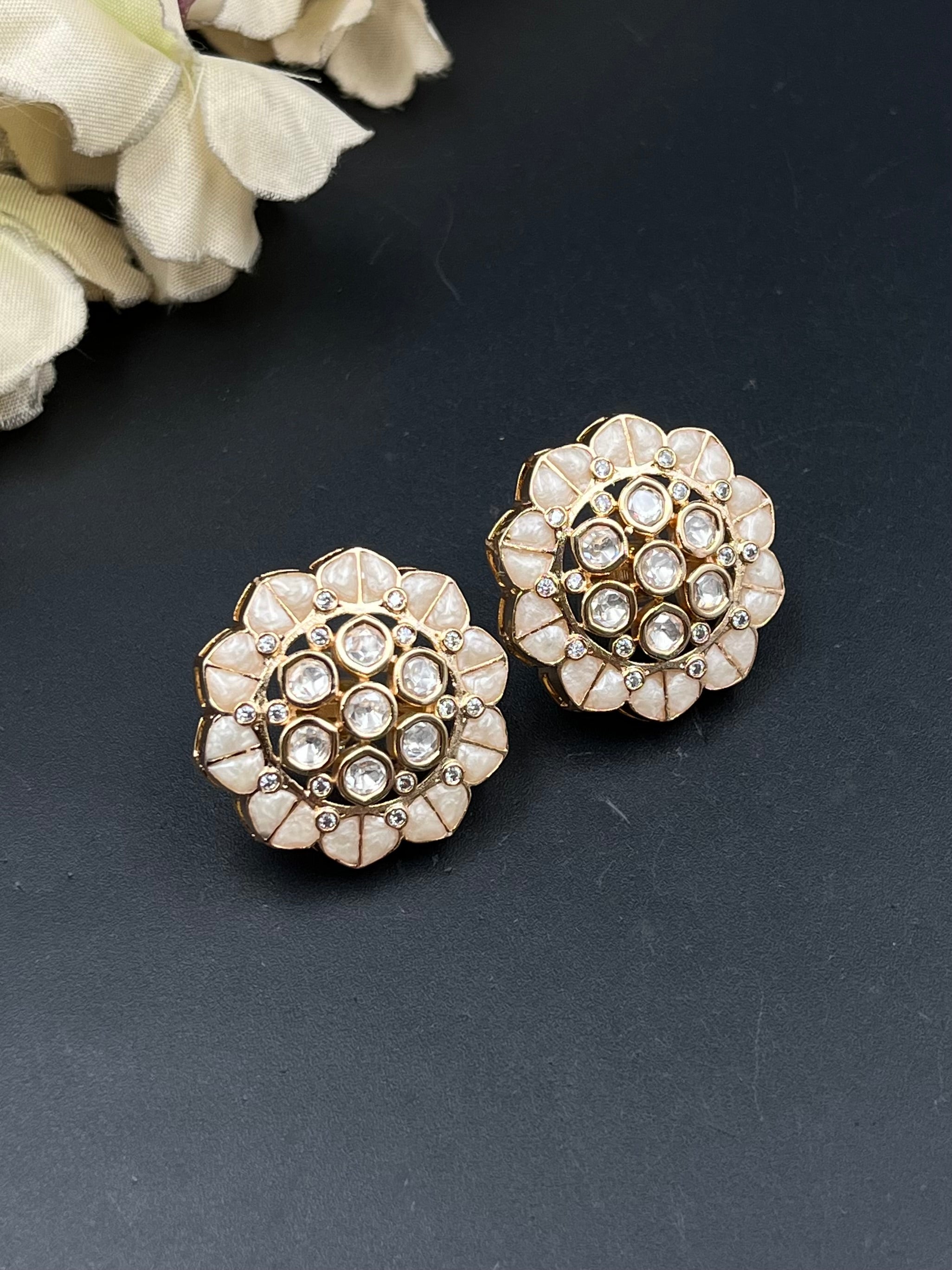 LOYI EARRING