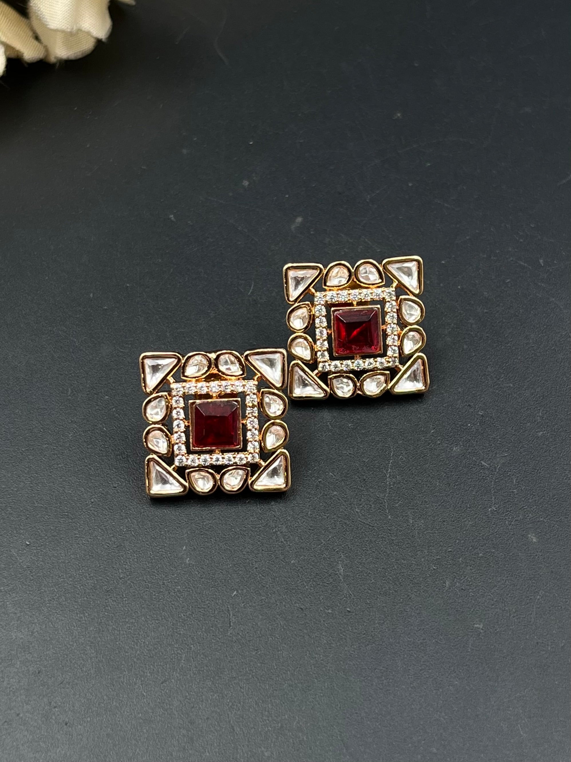 SISA EARRING
