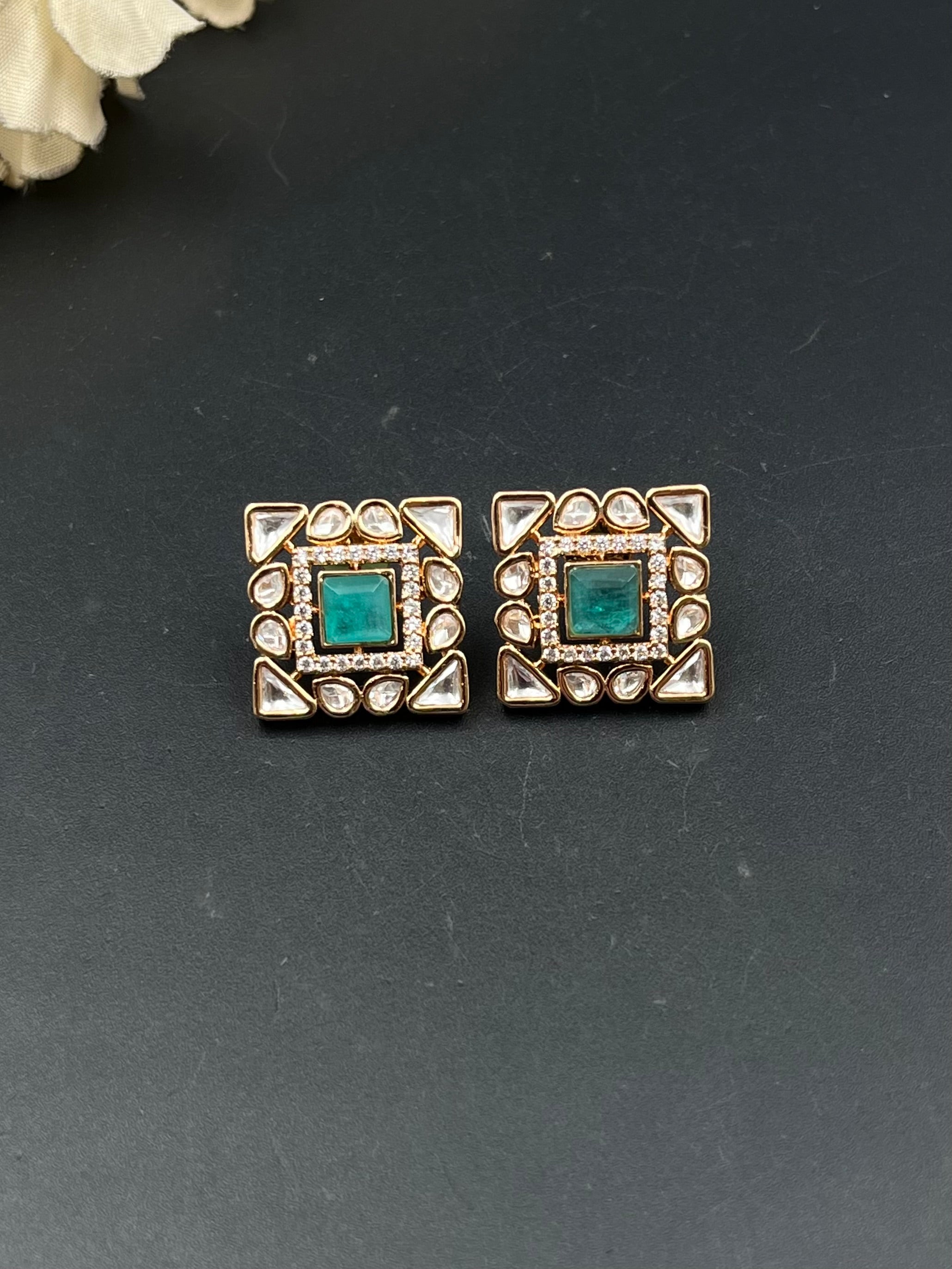 SISA EARRING