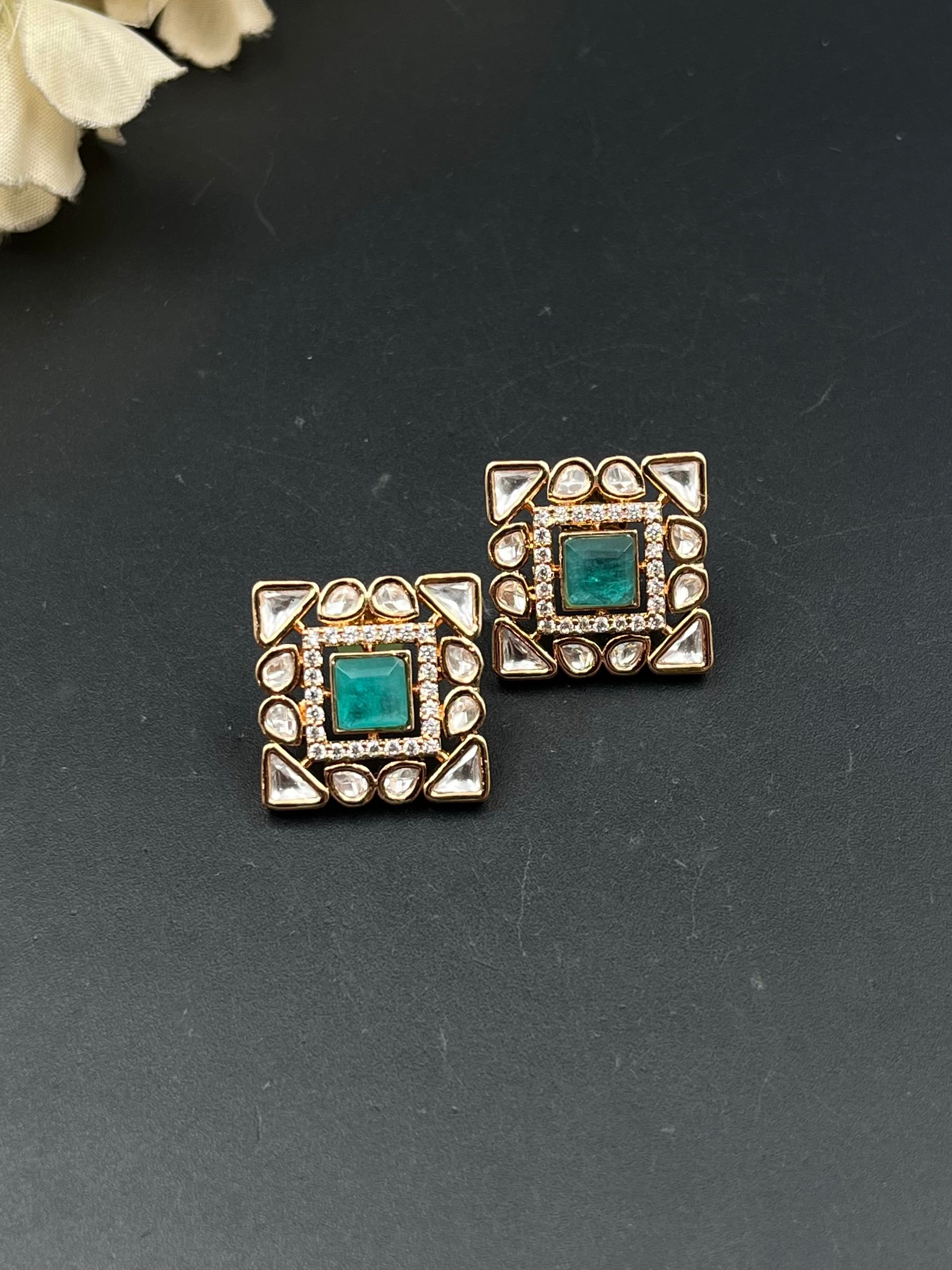 SISA EARRING