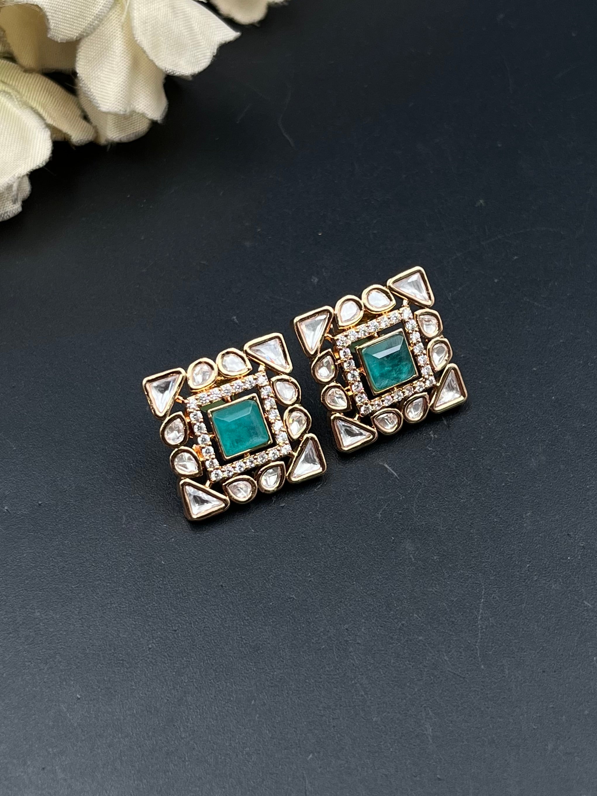 SISA EARRING