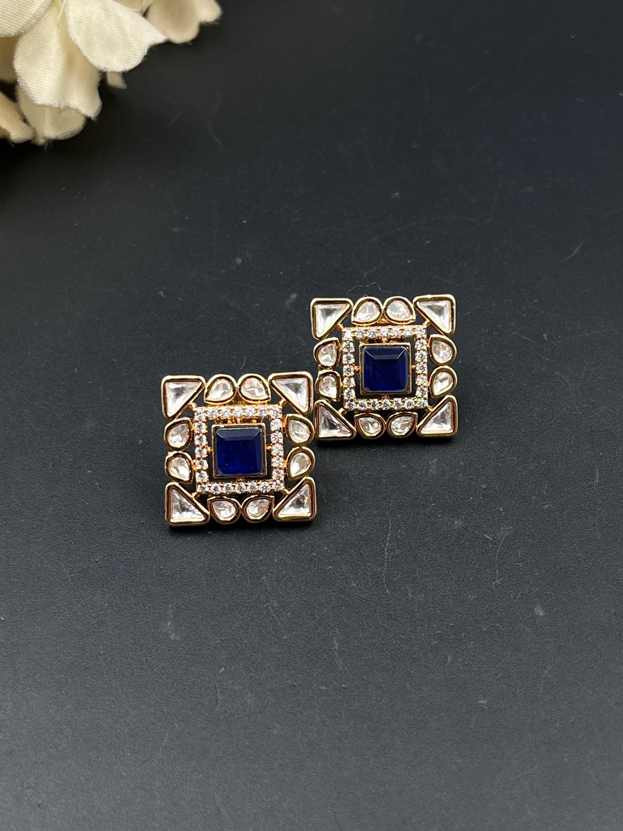 SISA EARRING