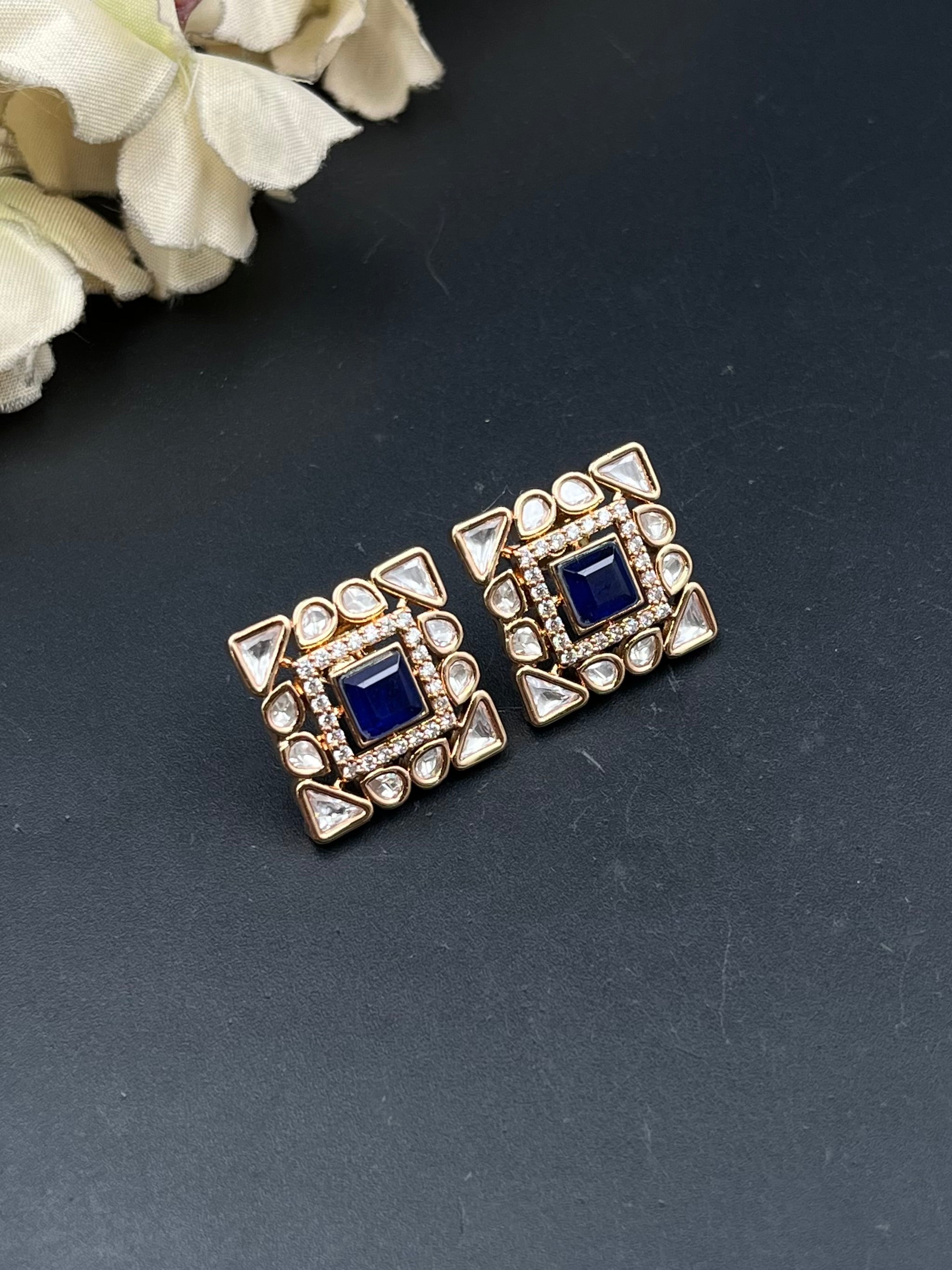 SISA EARRING
