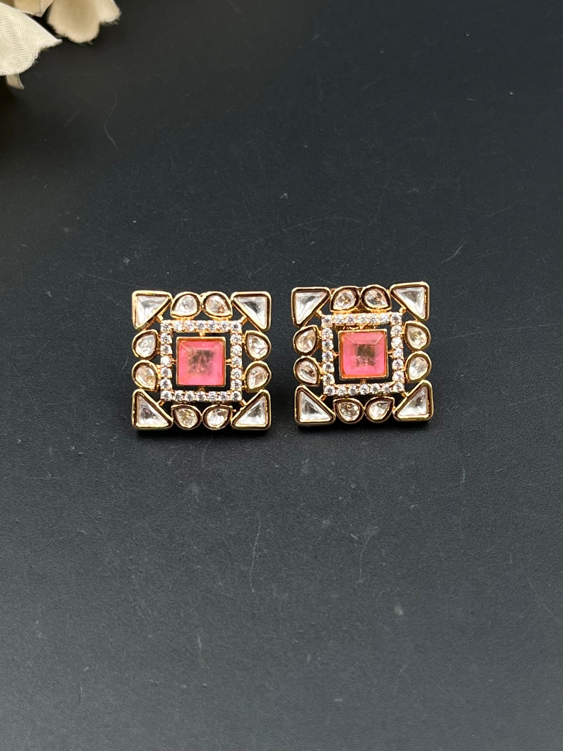 SISA EARRING