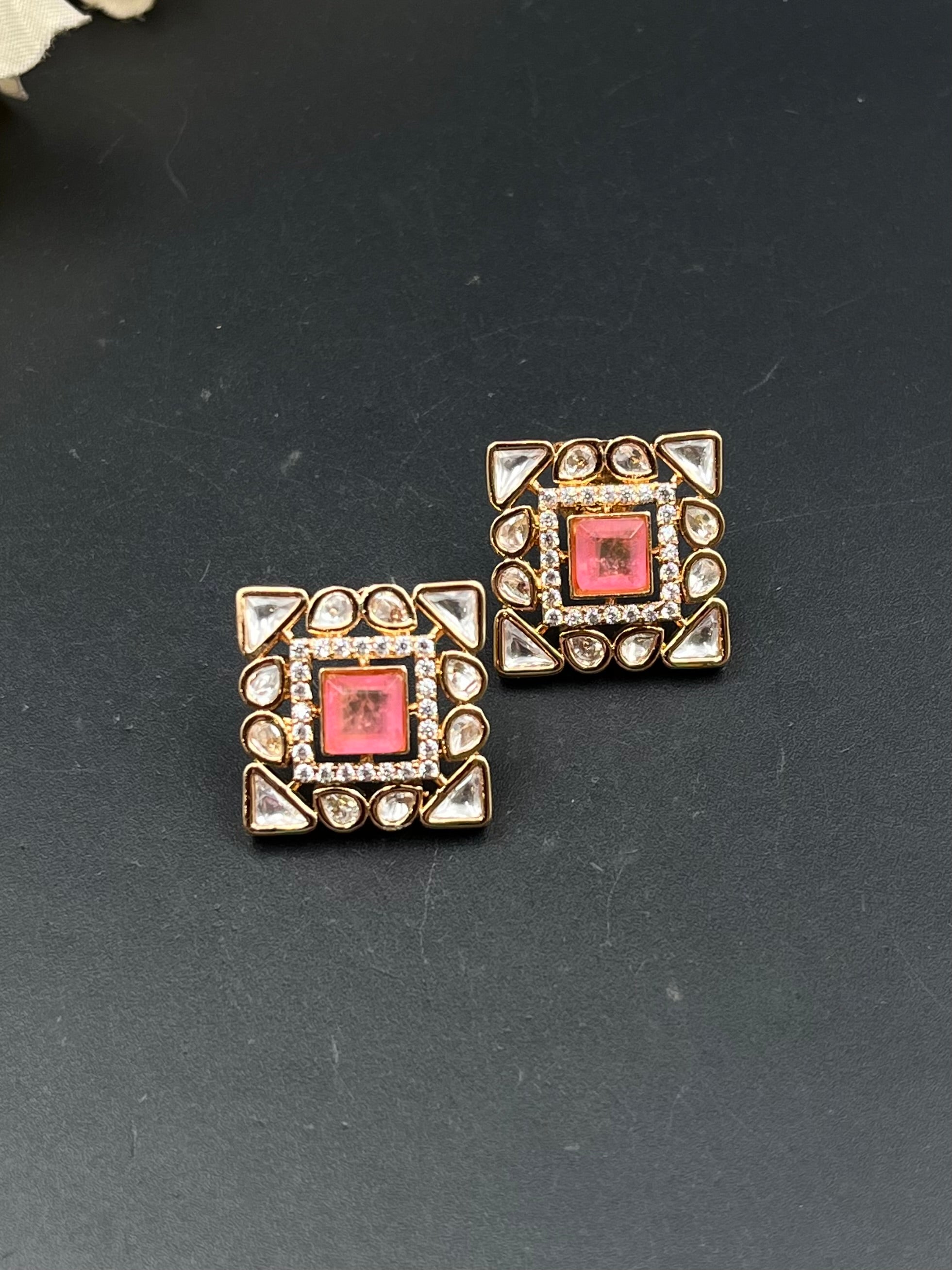 SISA EARRING