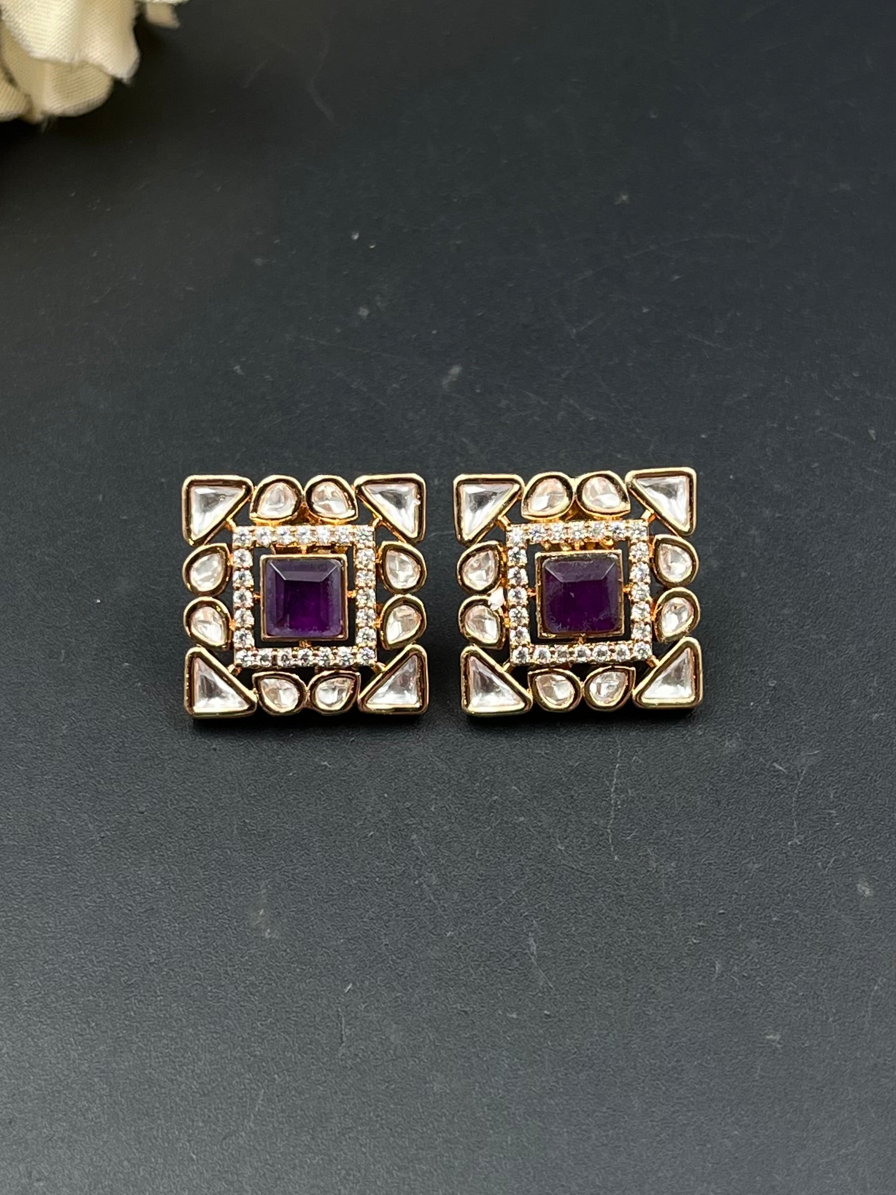 SISA EARRING