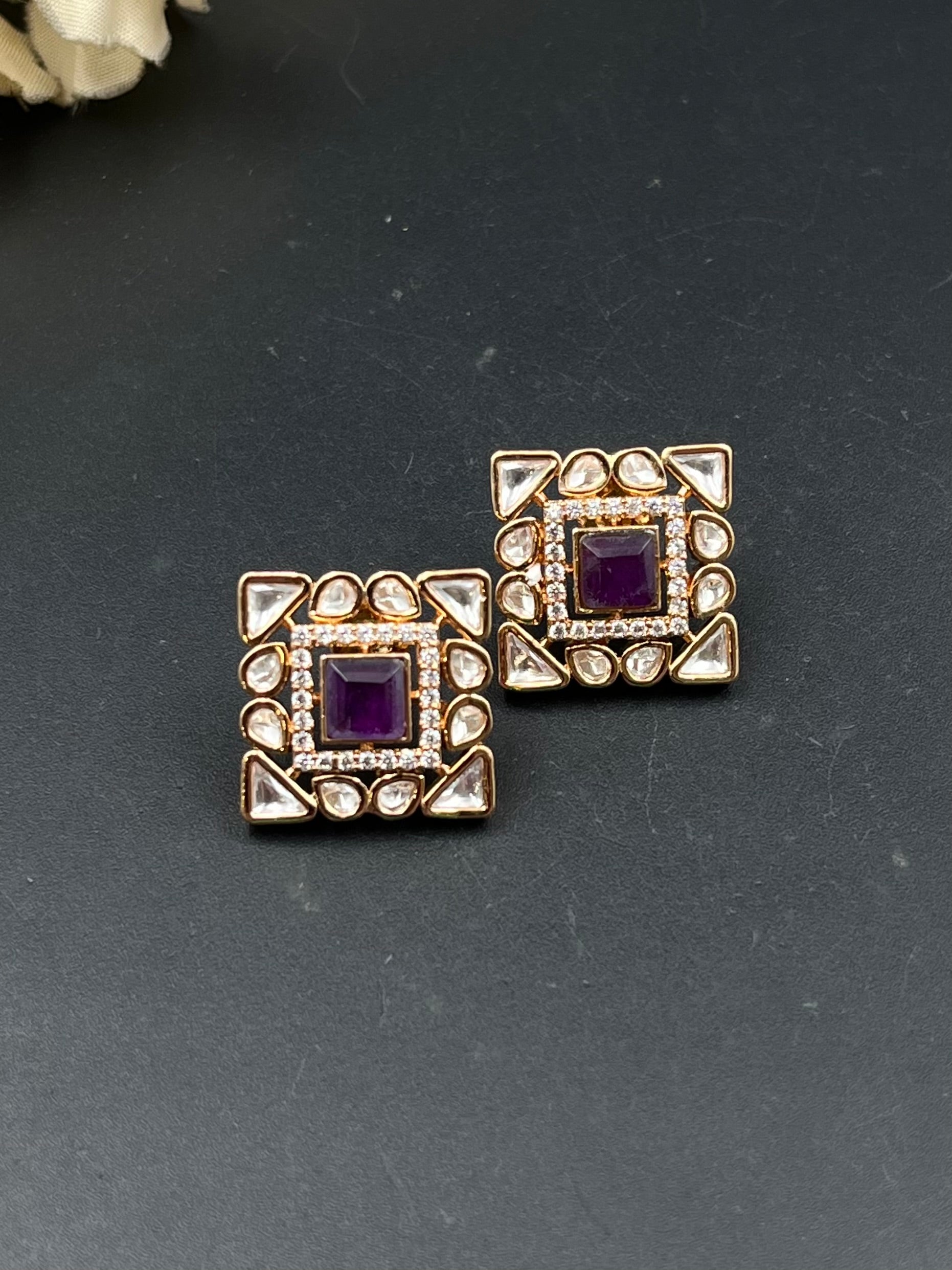 SISA EARRING