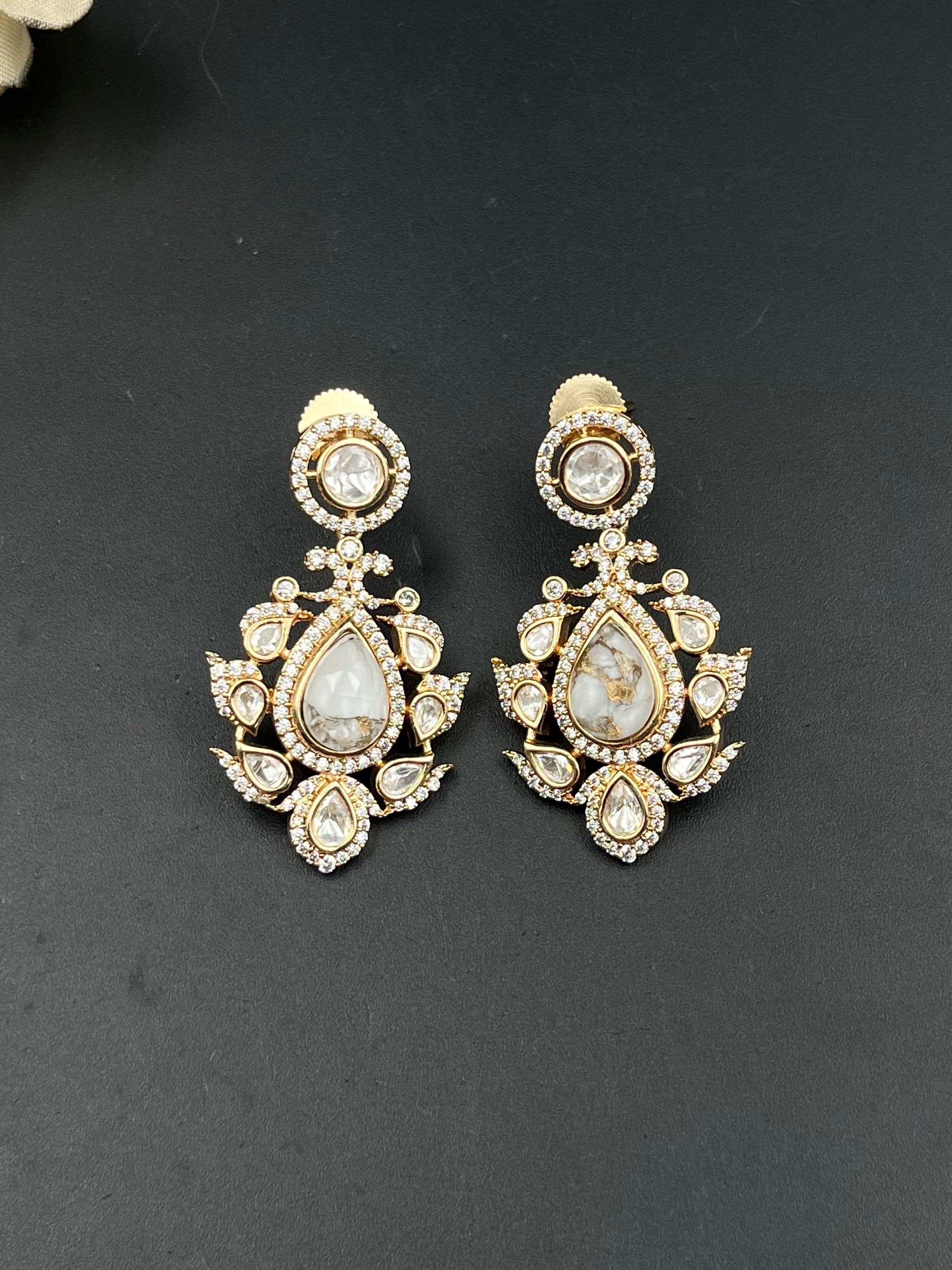 AASHA EARRING