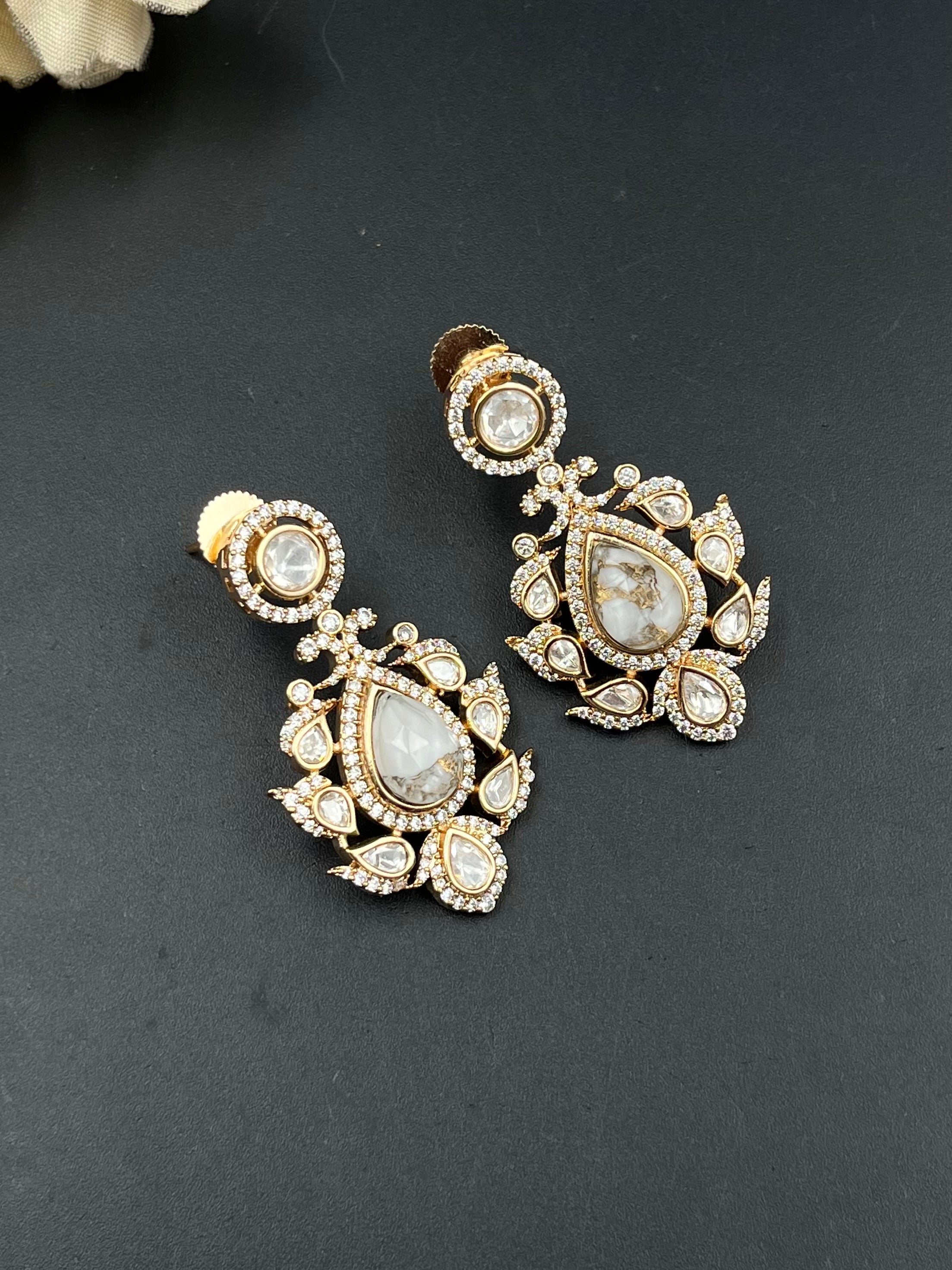 AASHA EARRING