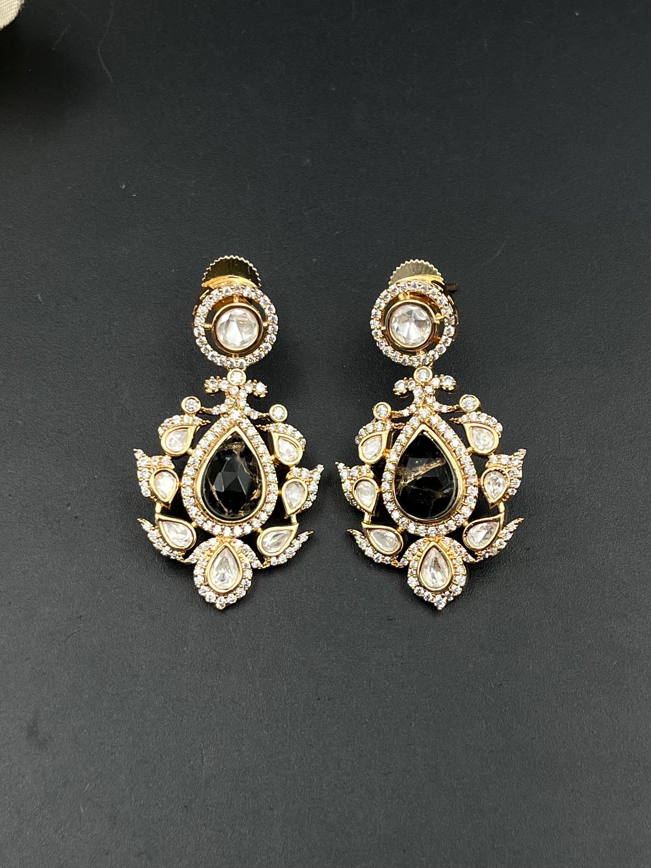 AASHA EARRING