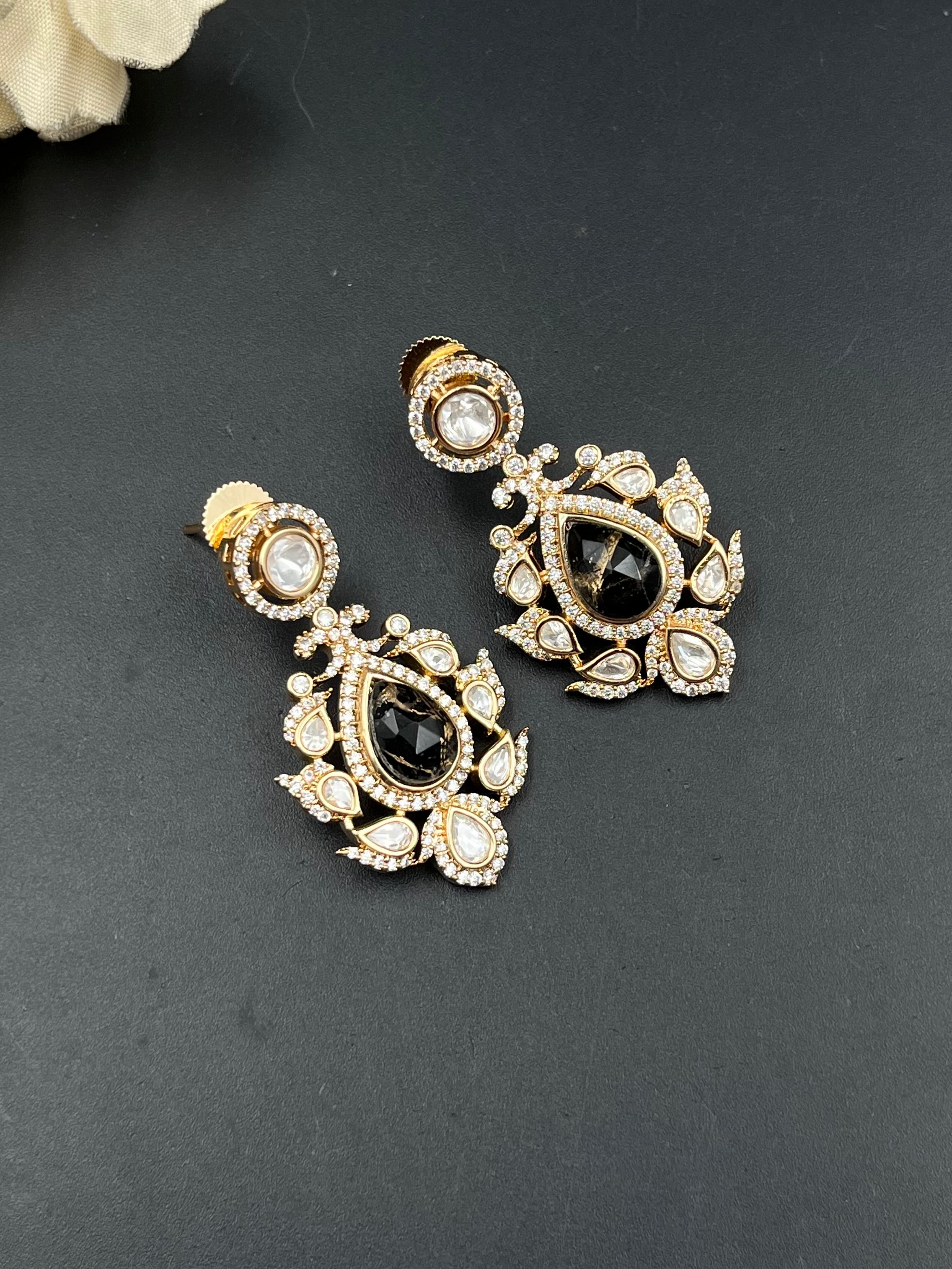 AASHA EARRING