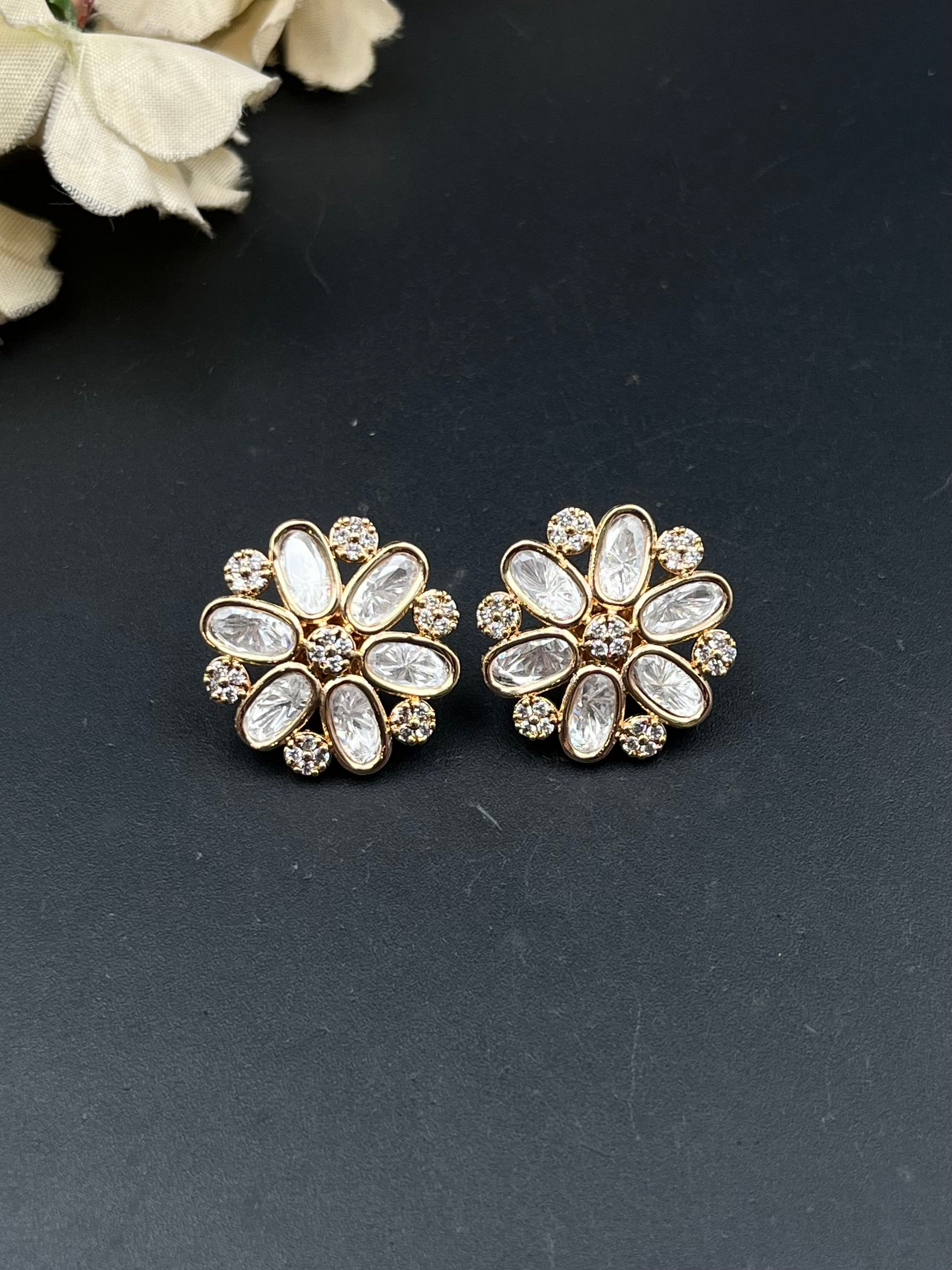 KIVANA EARRING