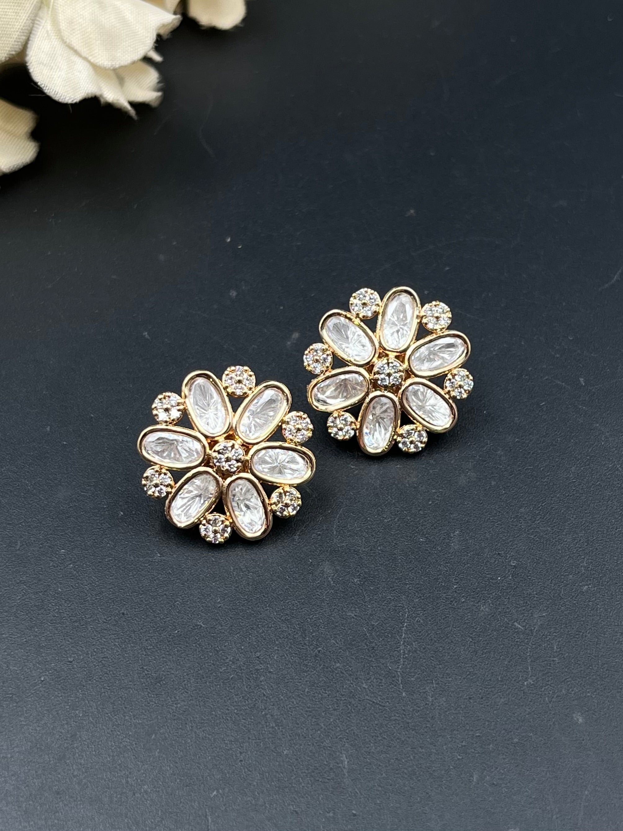 KIVANA EARRING