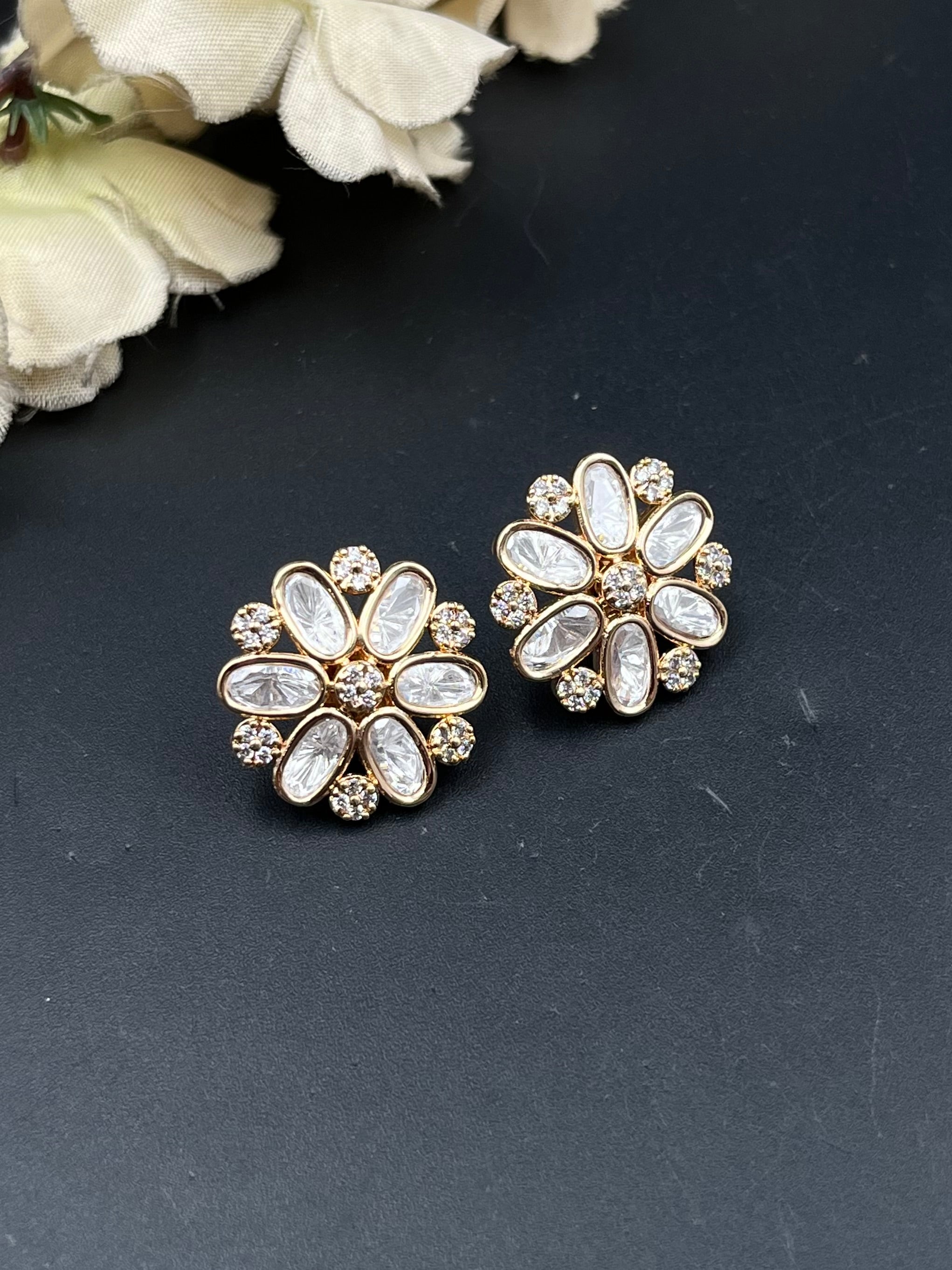 KIVANA EARRING