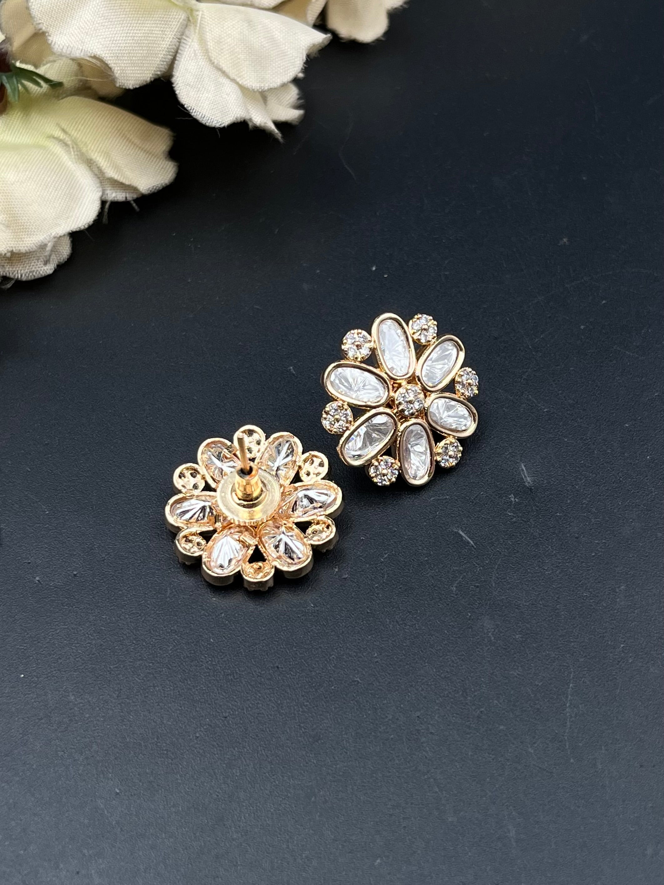 KIVANA EARRING