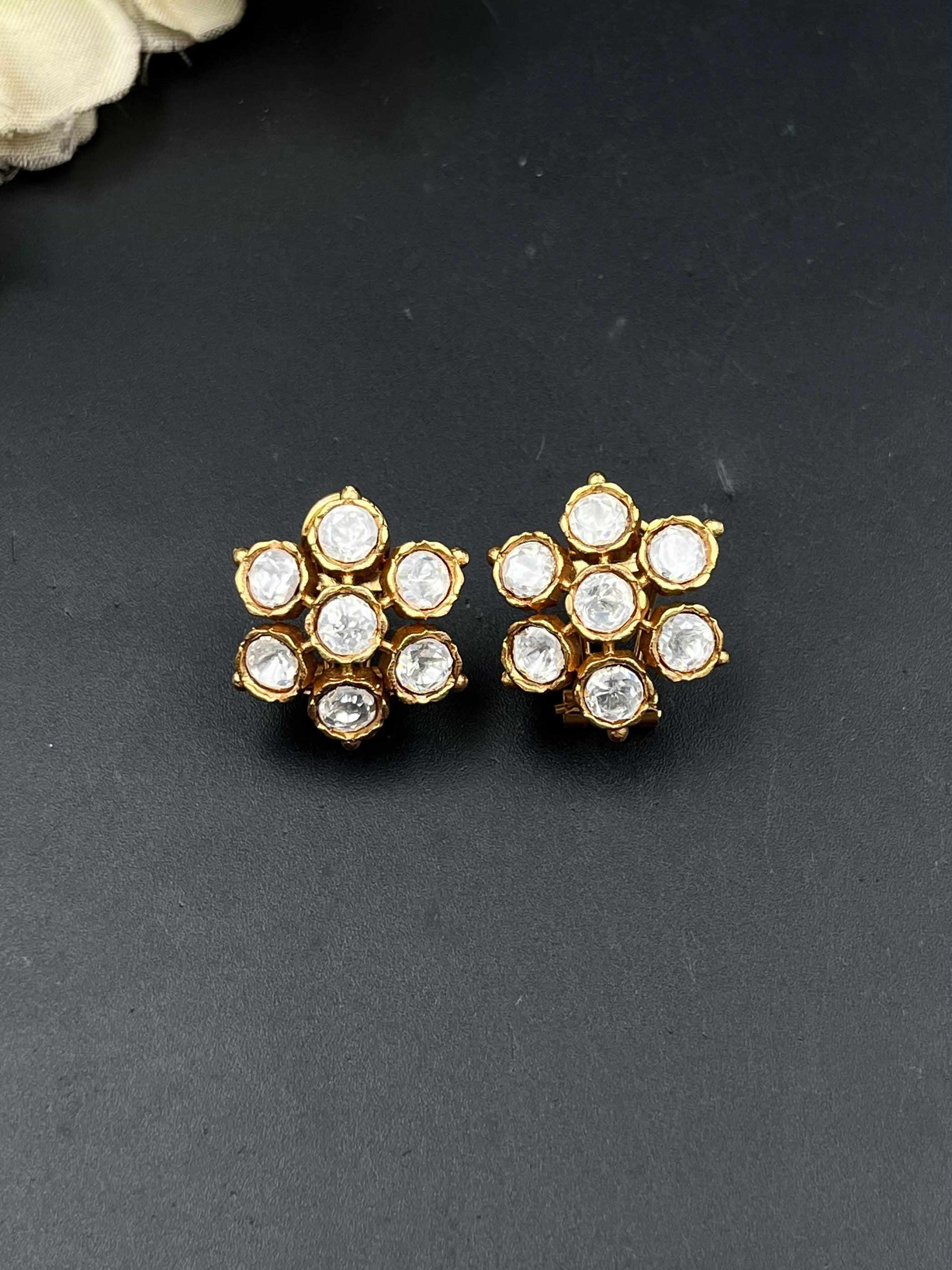 INISHA EARRING