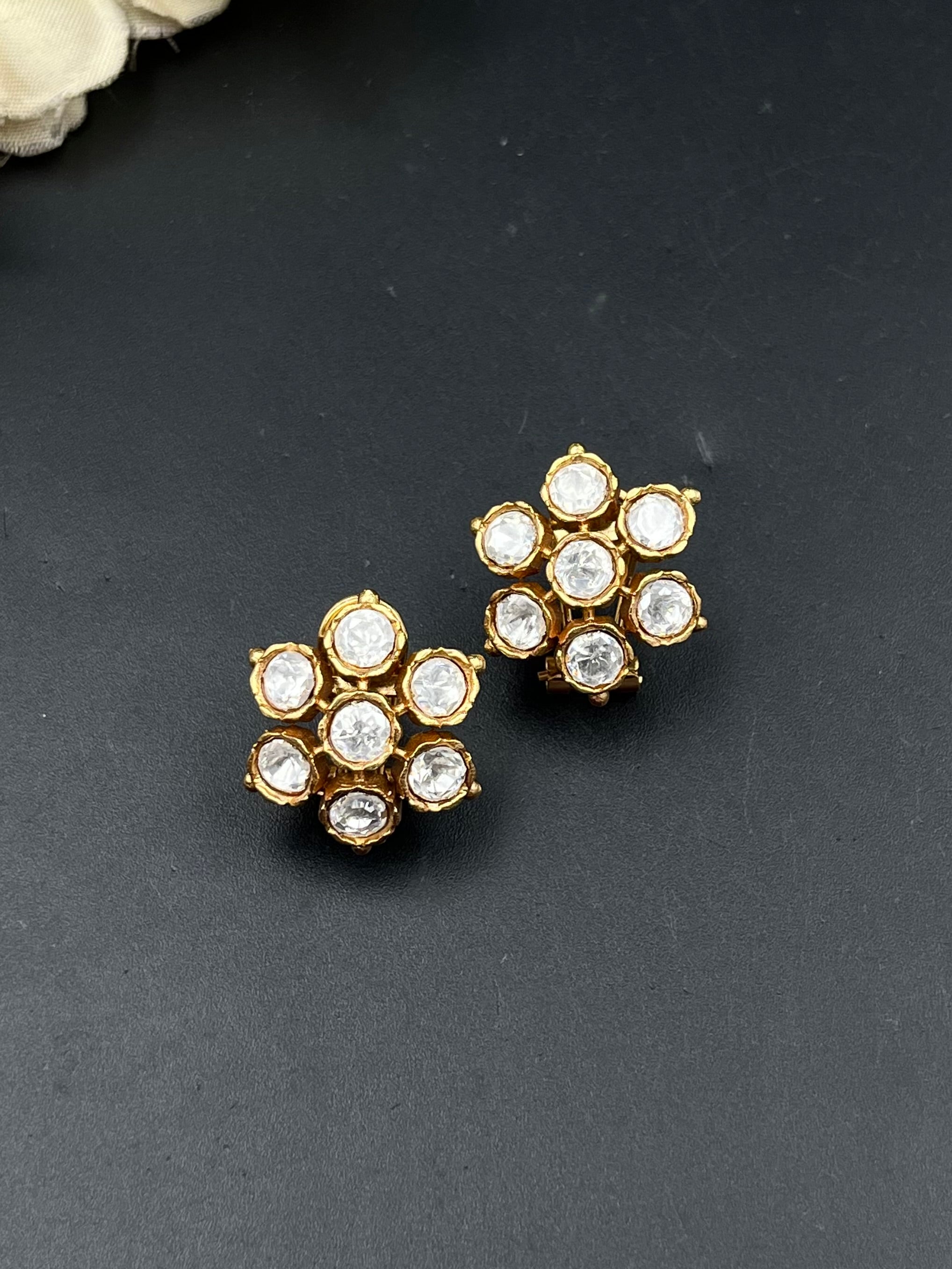 INISHA EARRING