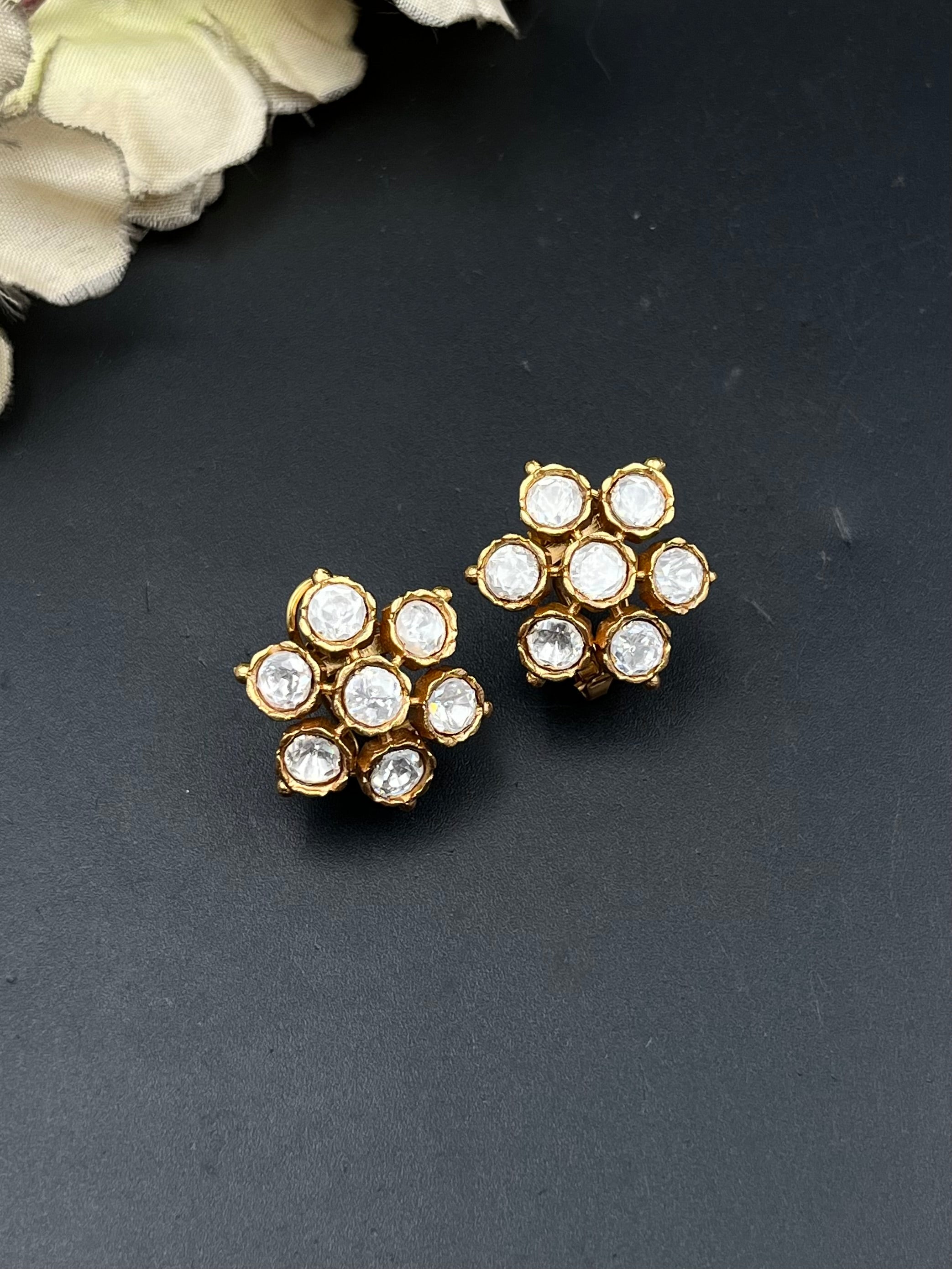 INISHA EARRING