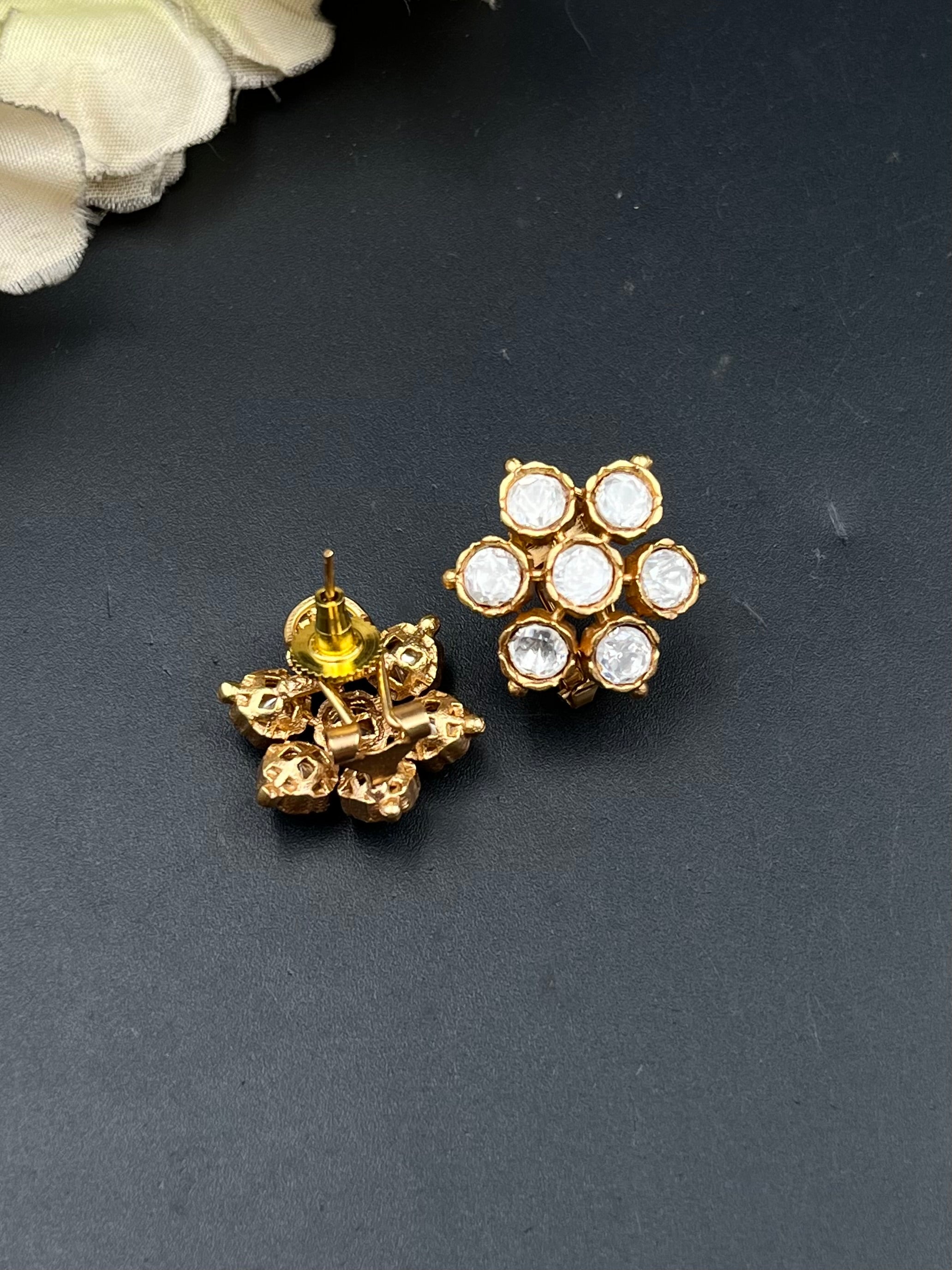 INISHA EARRING