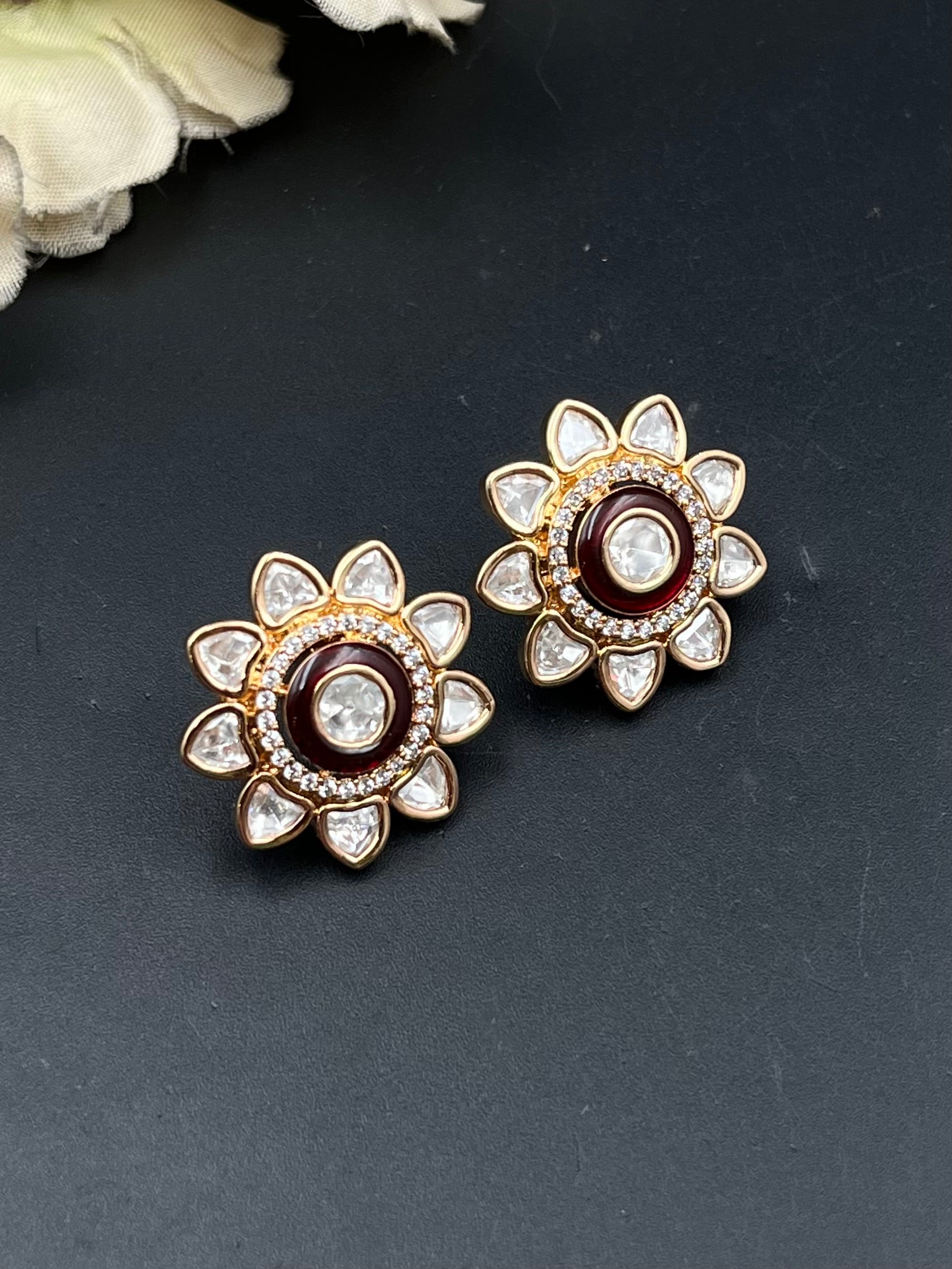 LARA EARRING