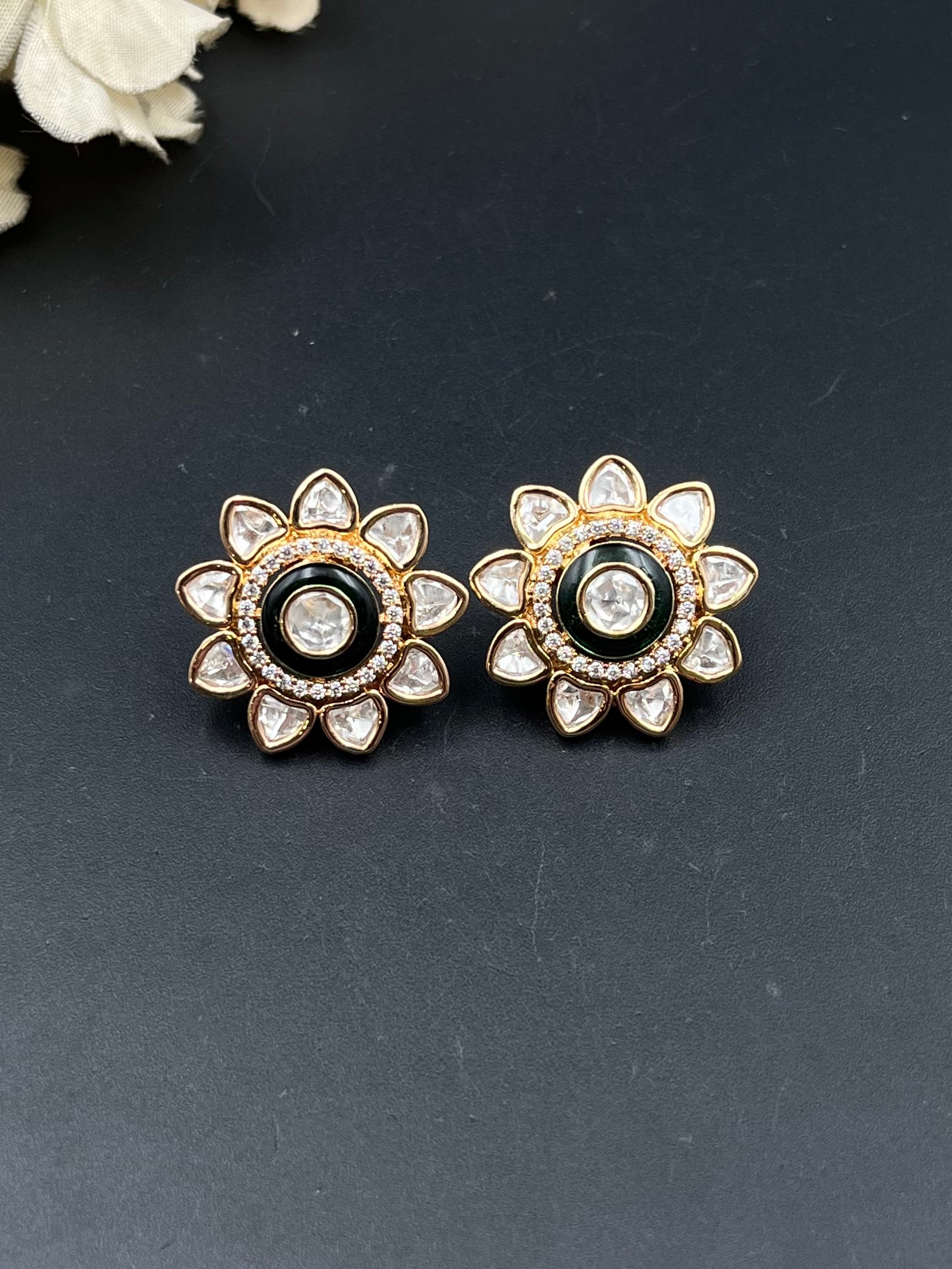 LARA EARRING