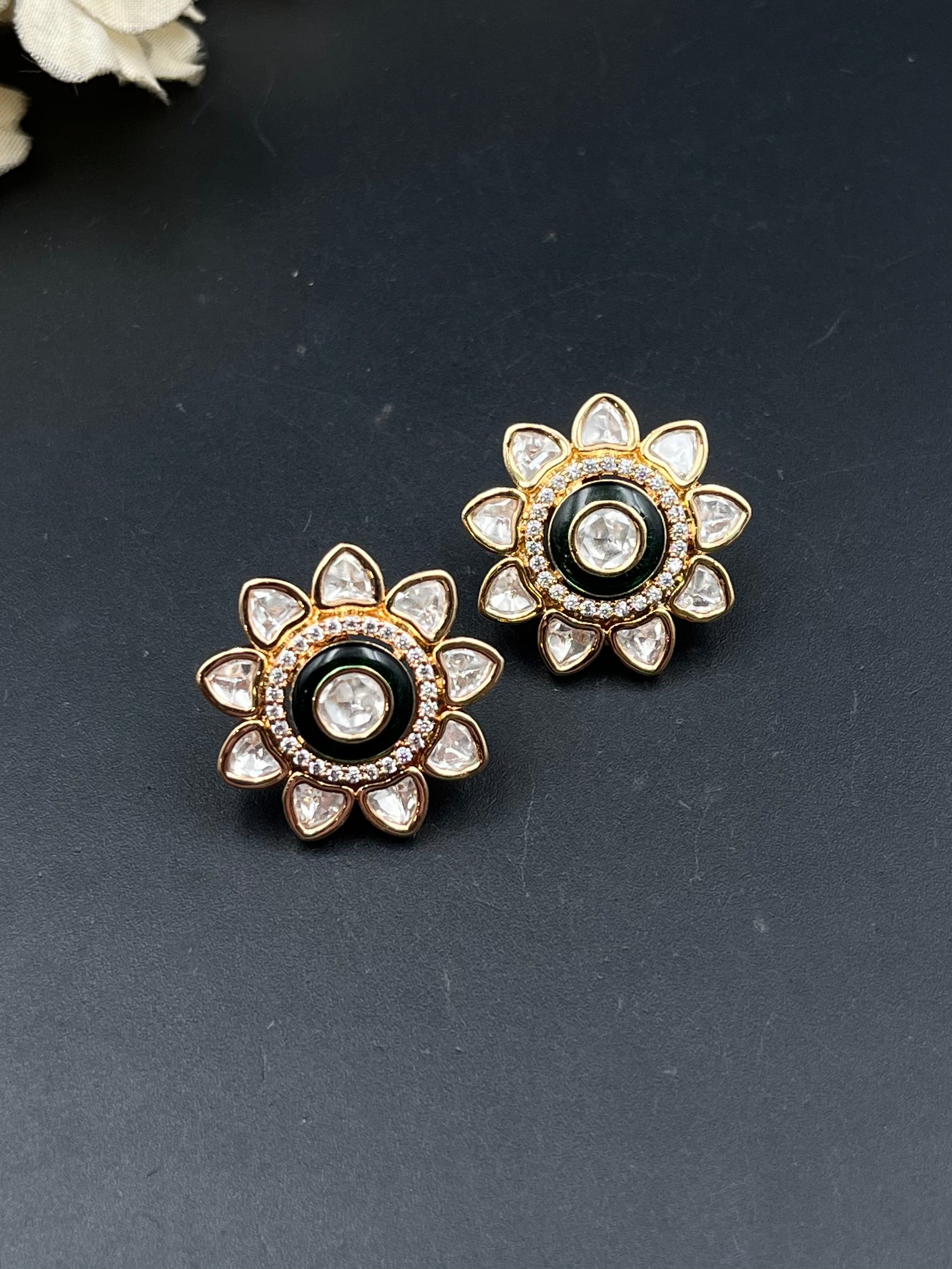 LARA EARRING