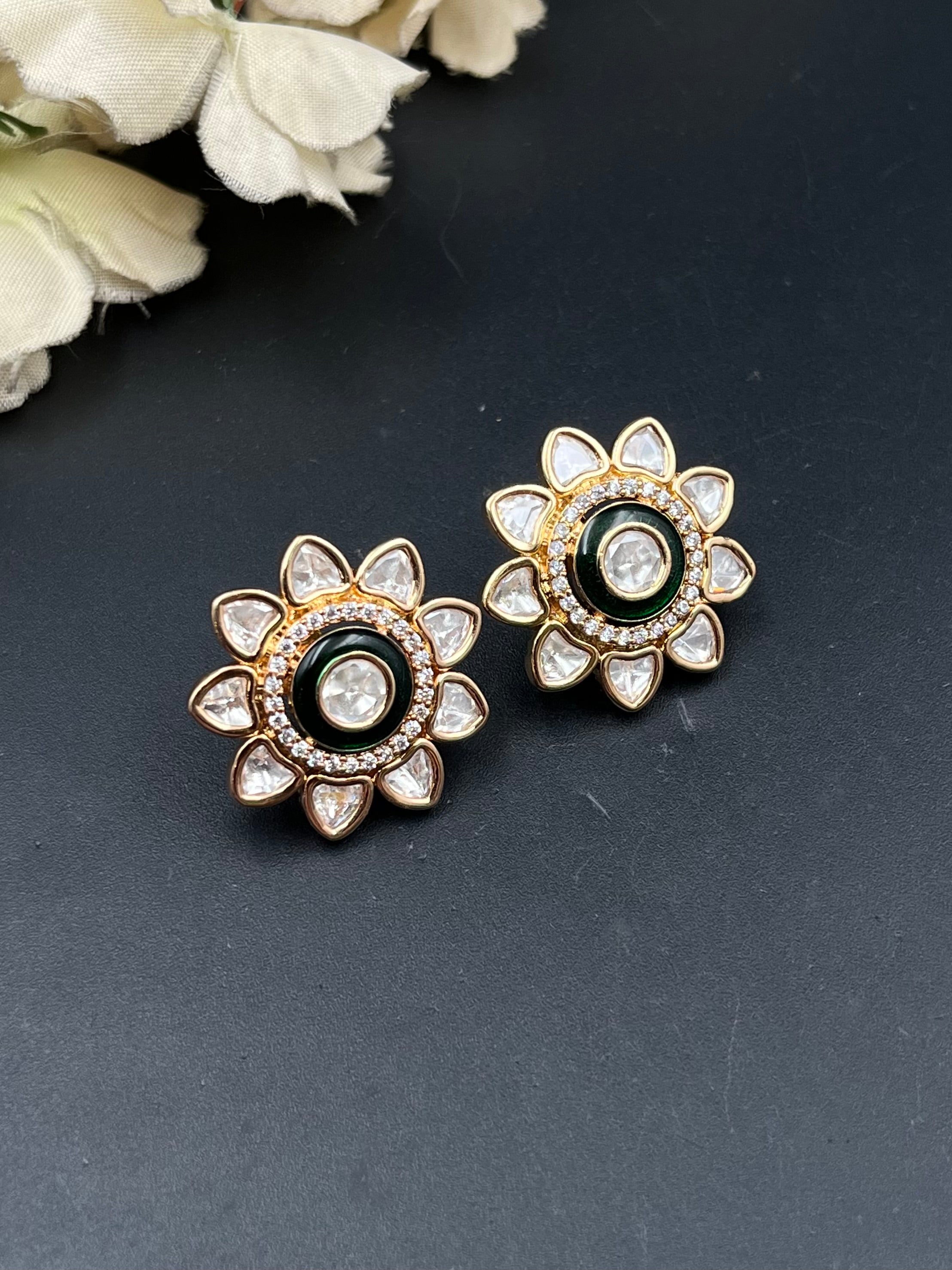 LARA EARRING