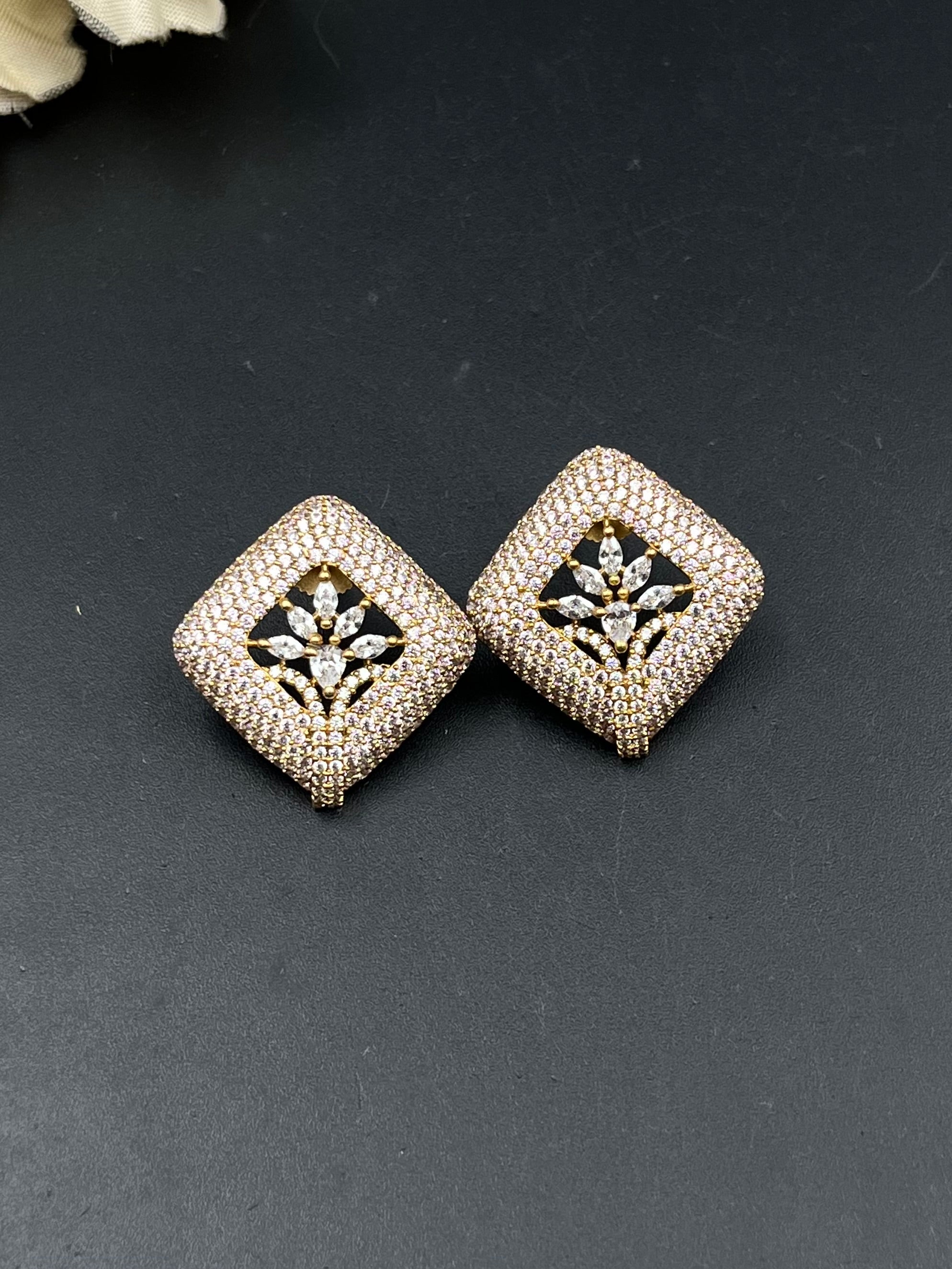 KILA EARRING