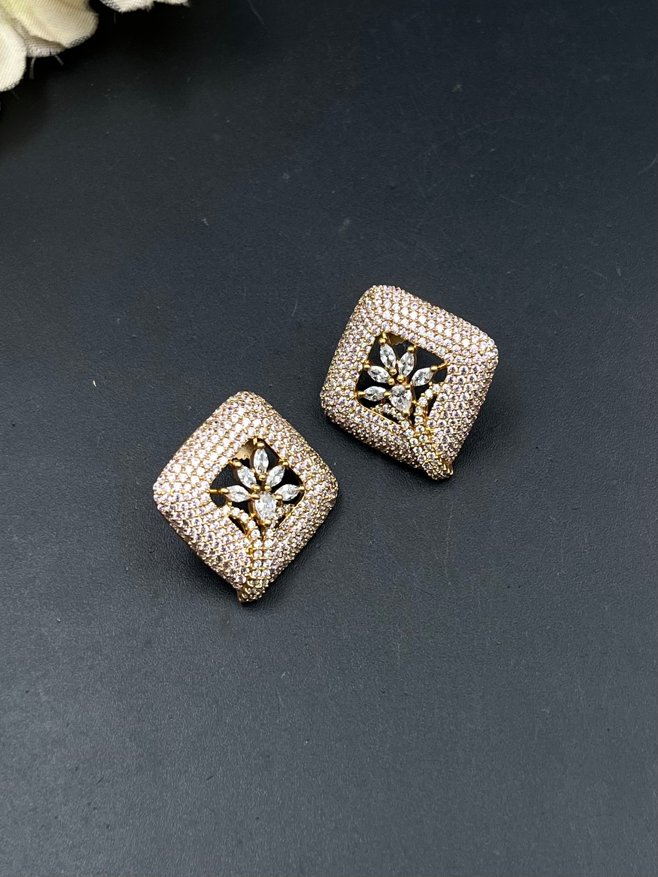 KILA EARRING