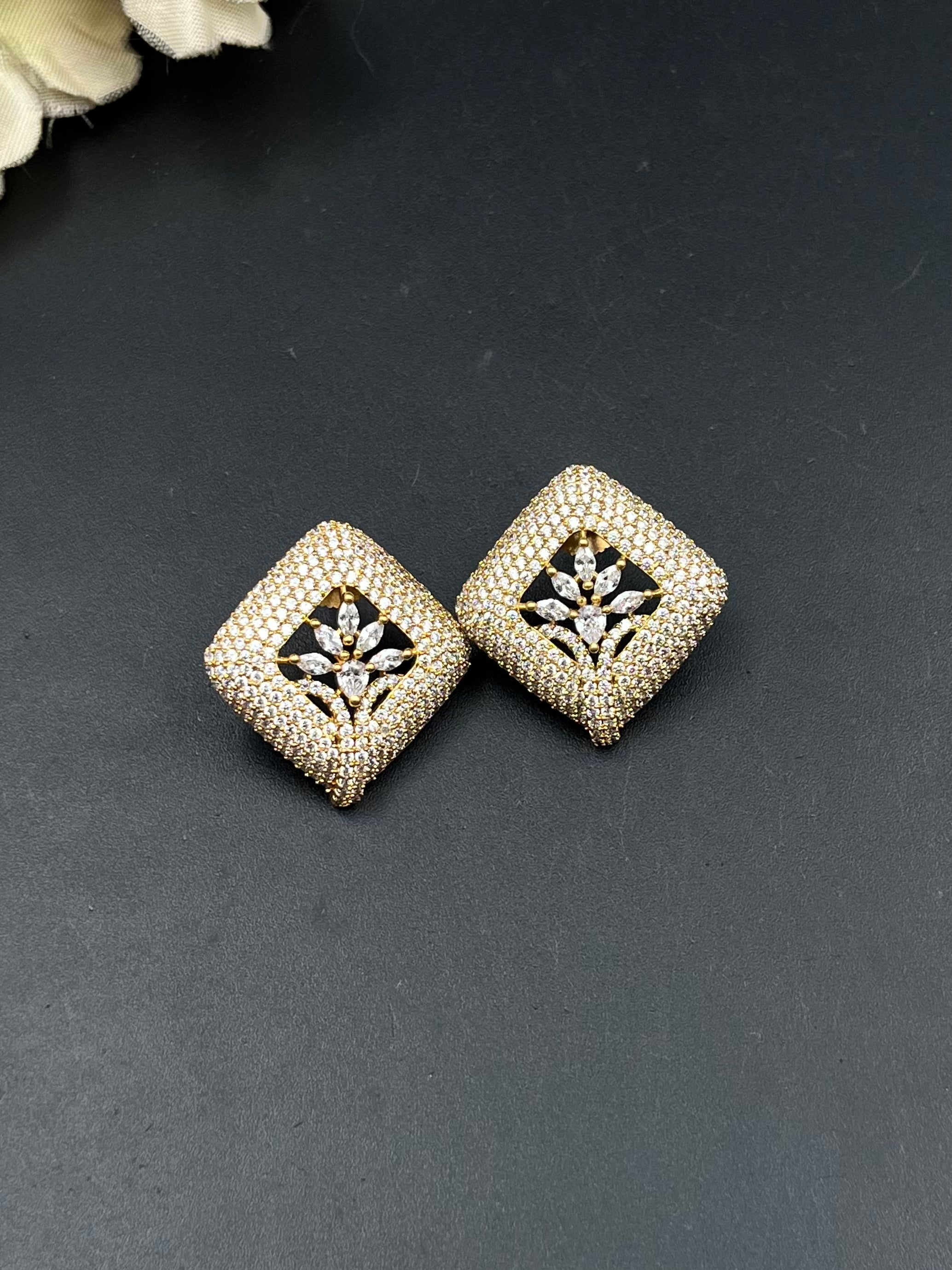 KILA EARRING