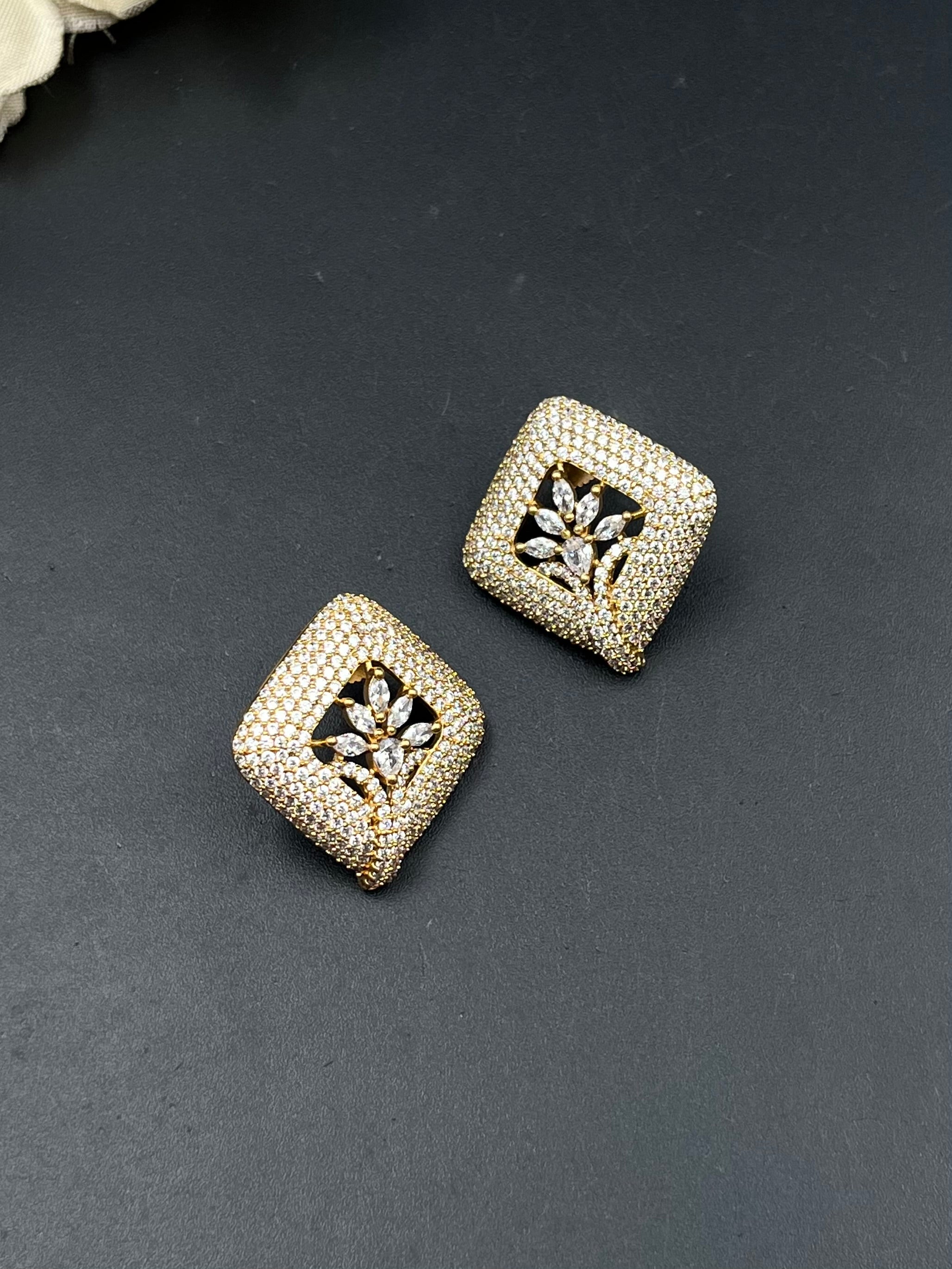 KILA EARRING