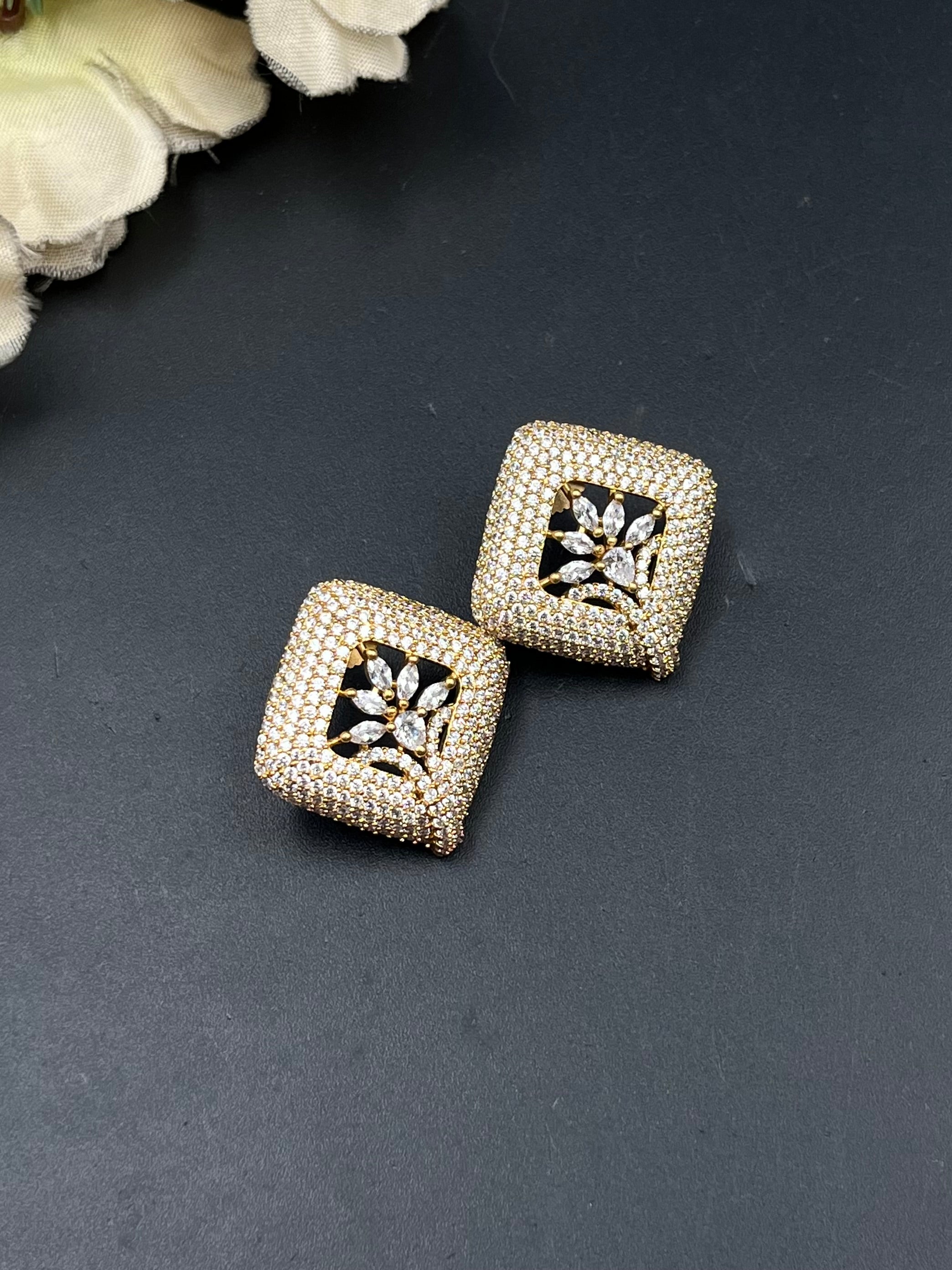 KILA EARRING