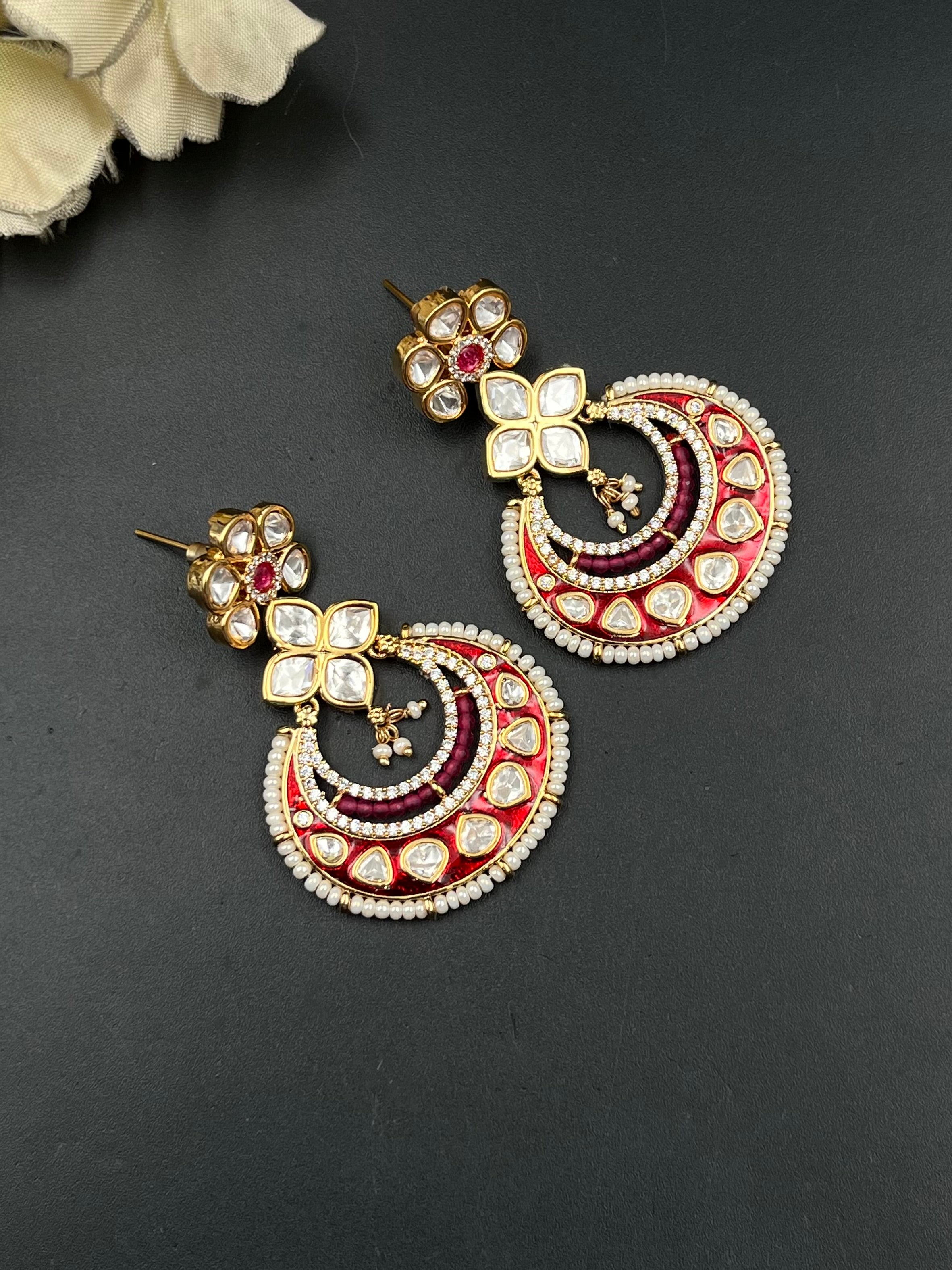 JIYNA EARRING