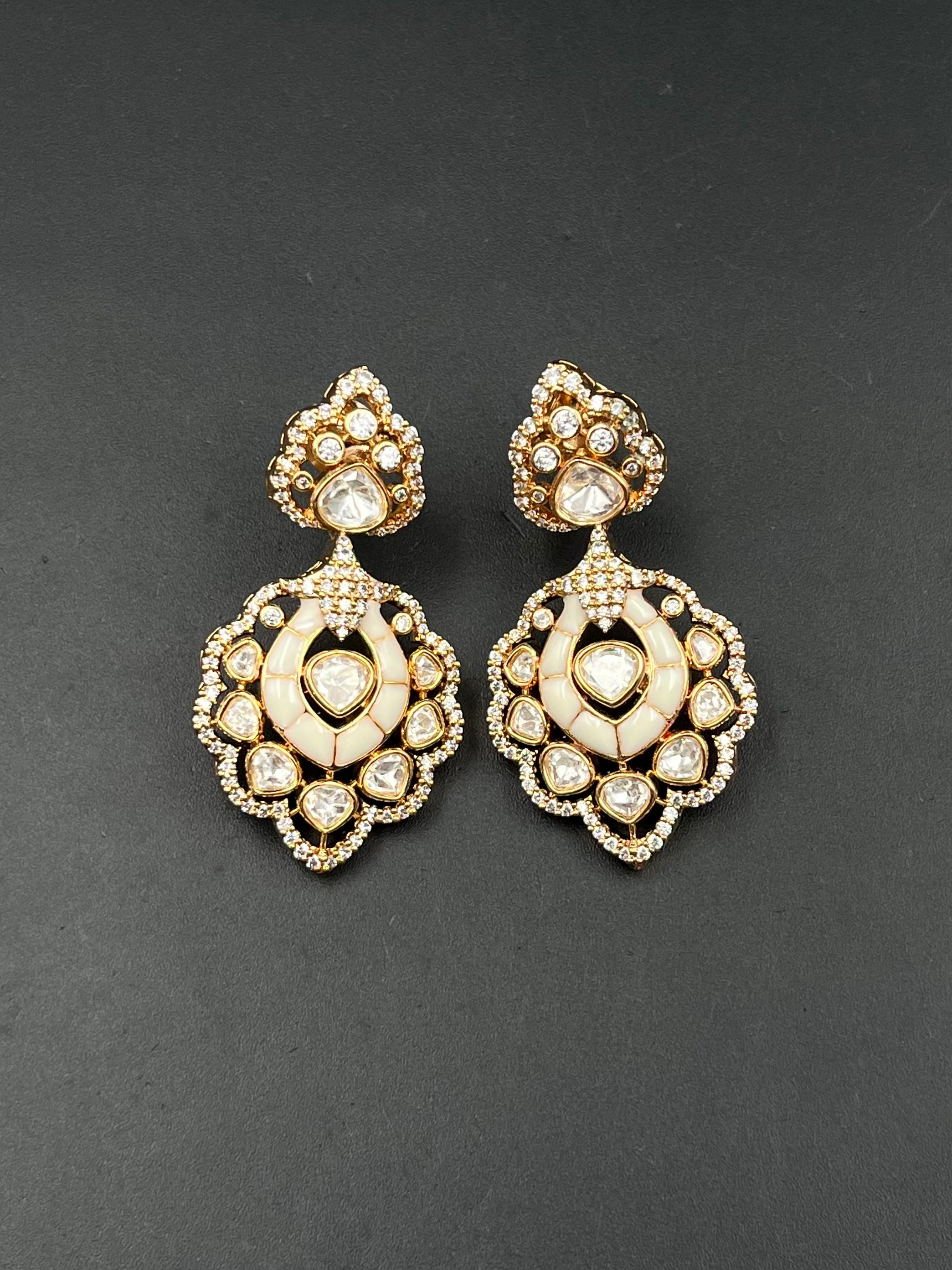 DIKA EARRING