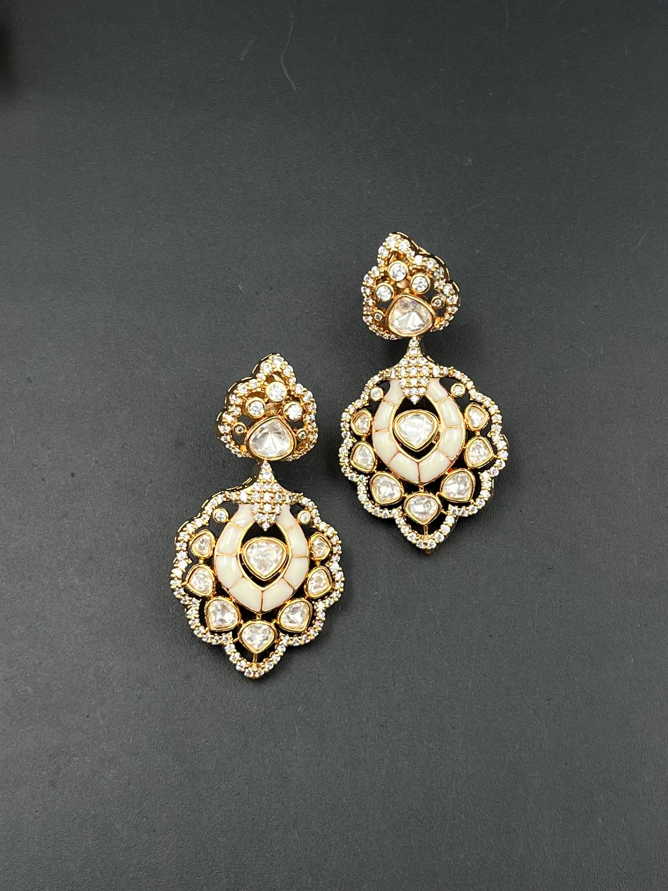 DIKA EARRING