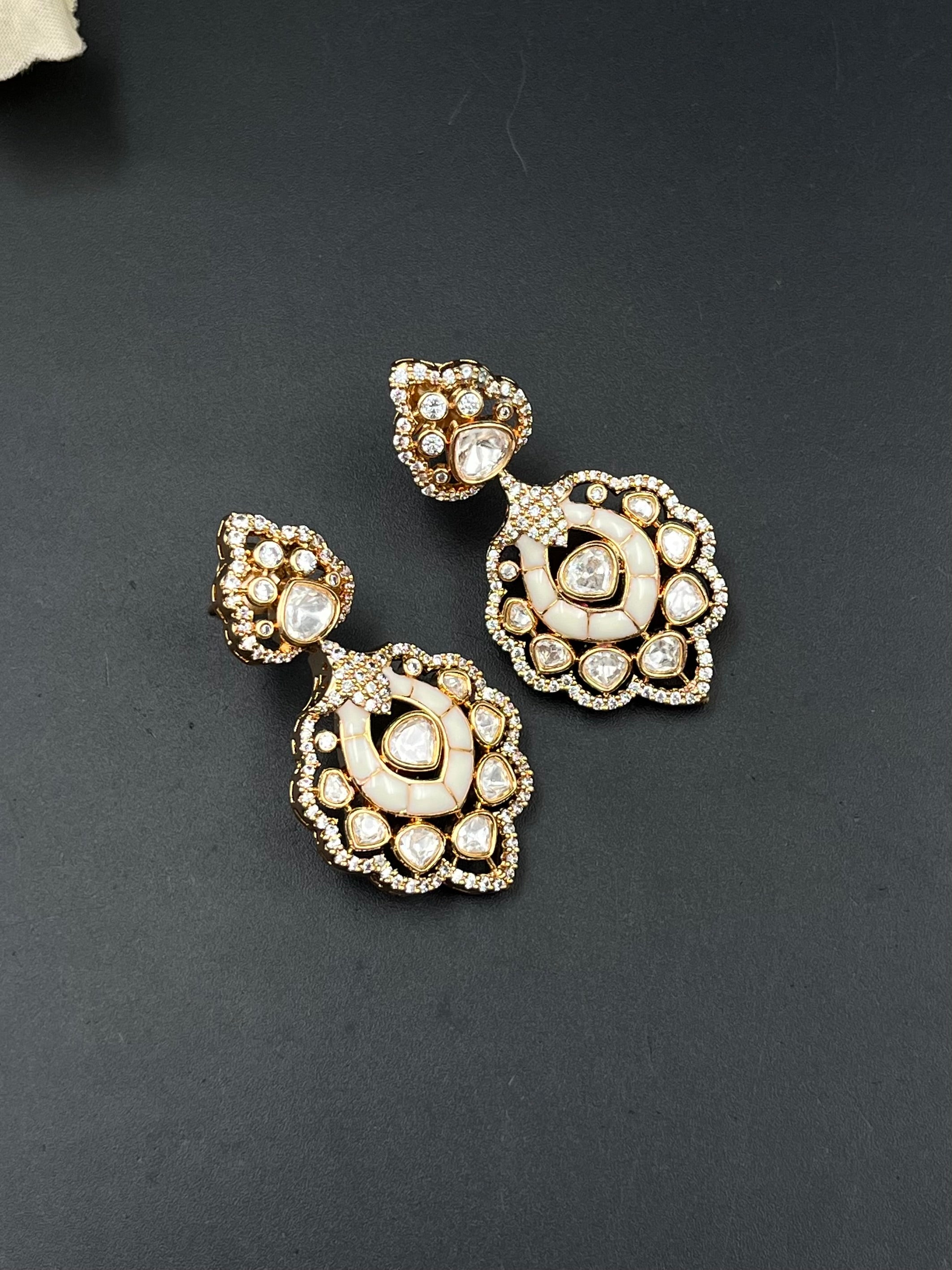 DIKA EARRING